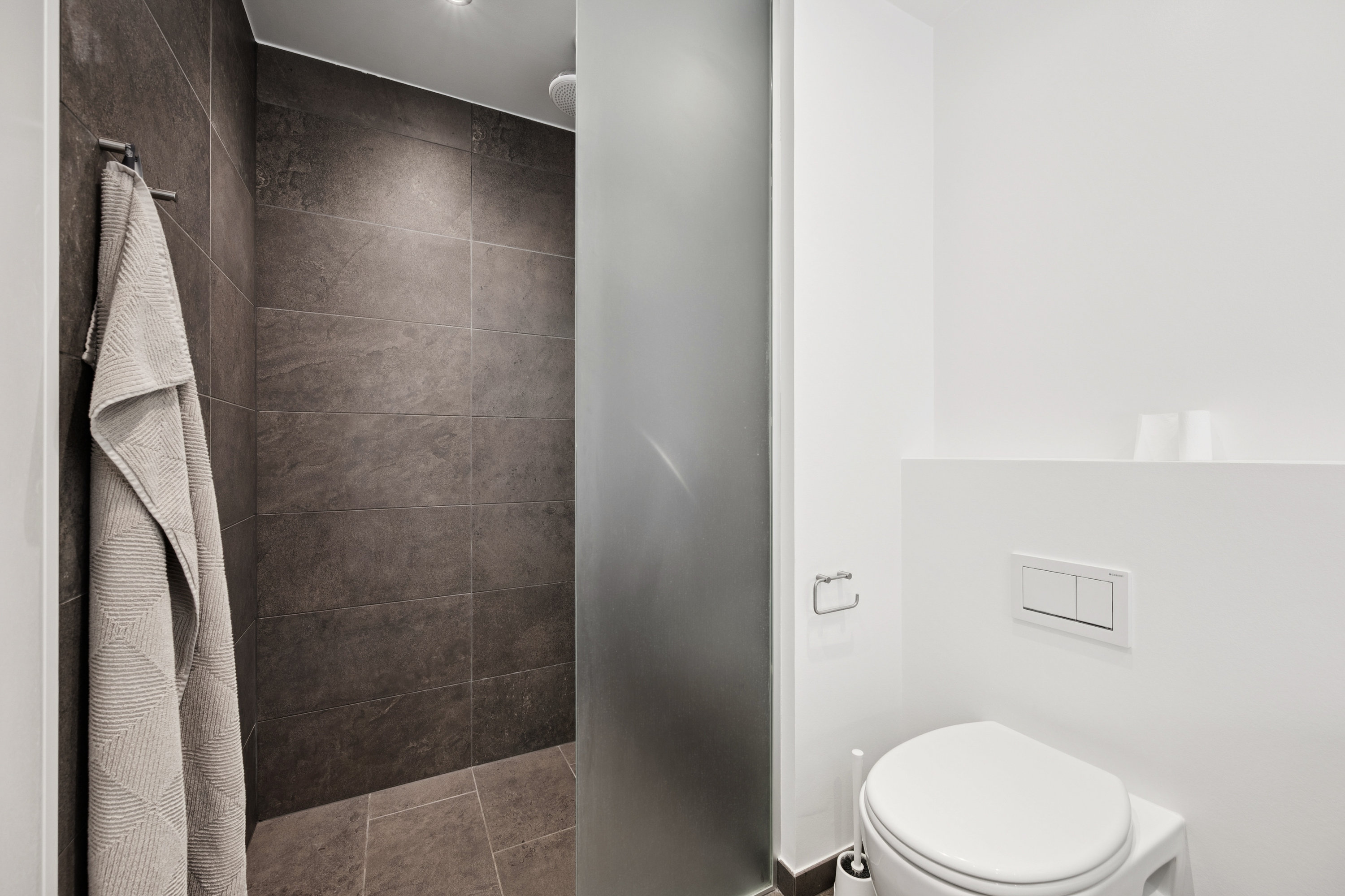 Fremhævet badeværelse billede i fuldskærmstilstand. Billede af Granvej 97, 2880 Bagsværd