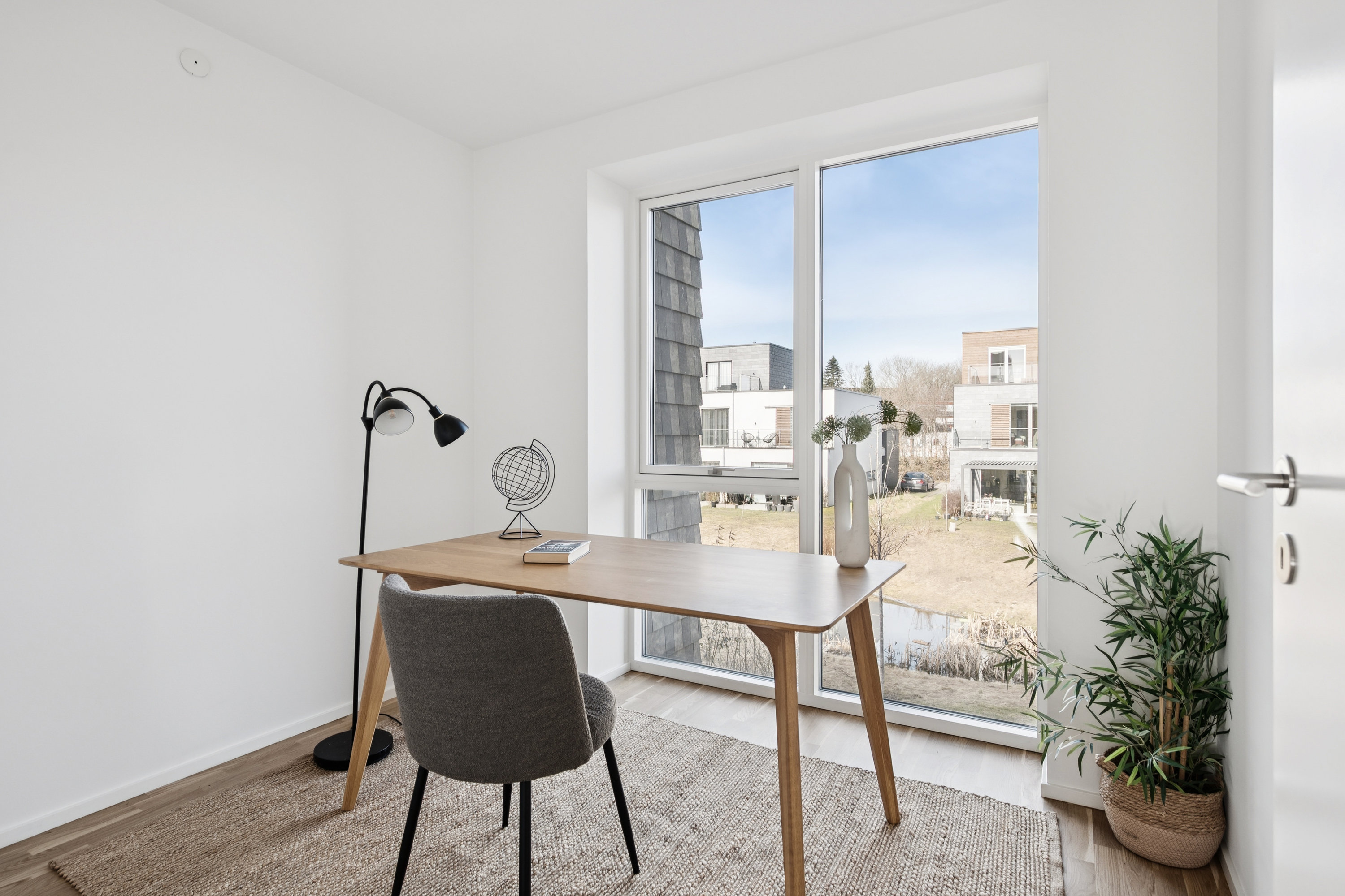 Fremhævet stue billede i fuldskærmstilstand. Billede af Granvej 97, 2880 Bagsværd