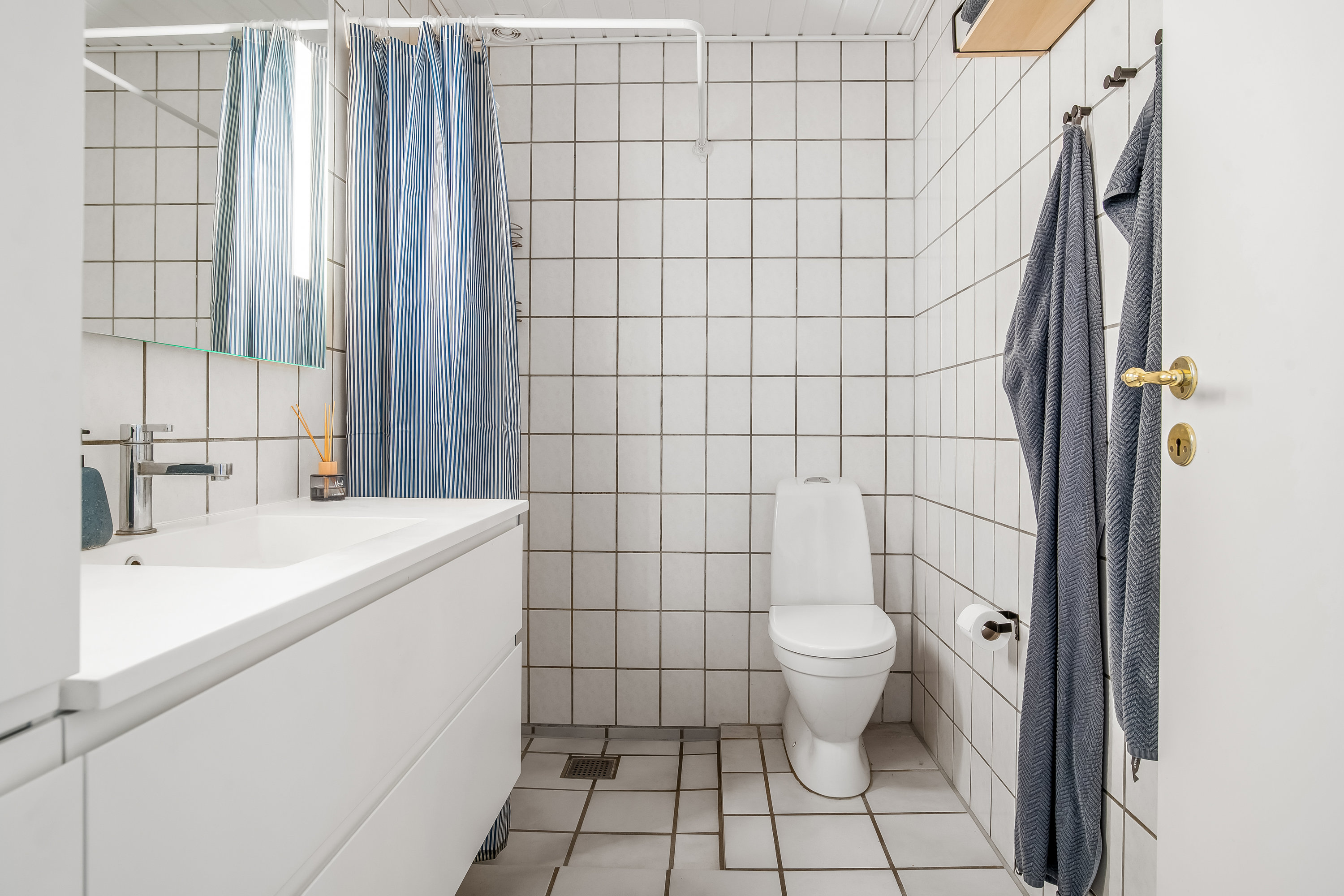 Fremhævet badeværelse billede i fuldskærmstilstand. Billede af H.Drachmanns Vej 40, 7500 Holstebro