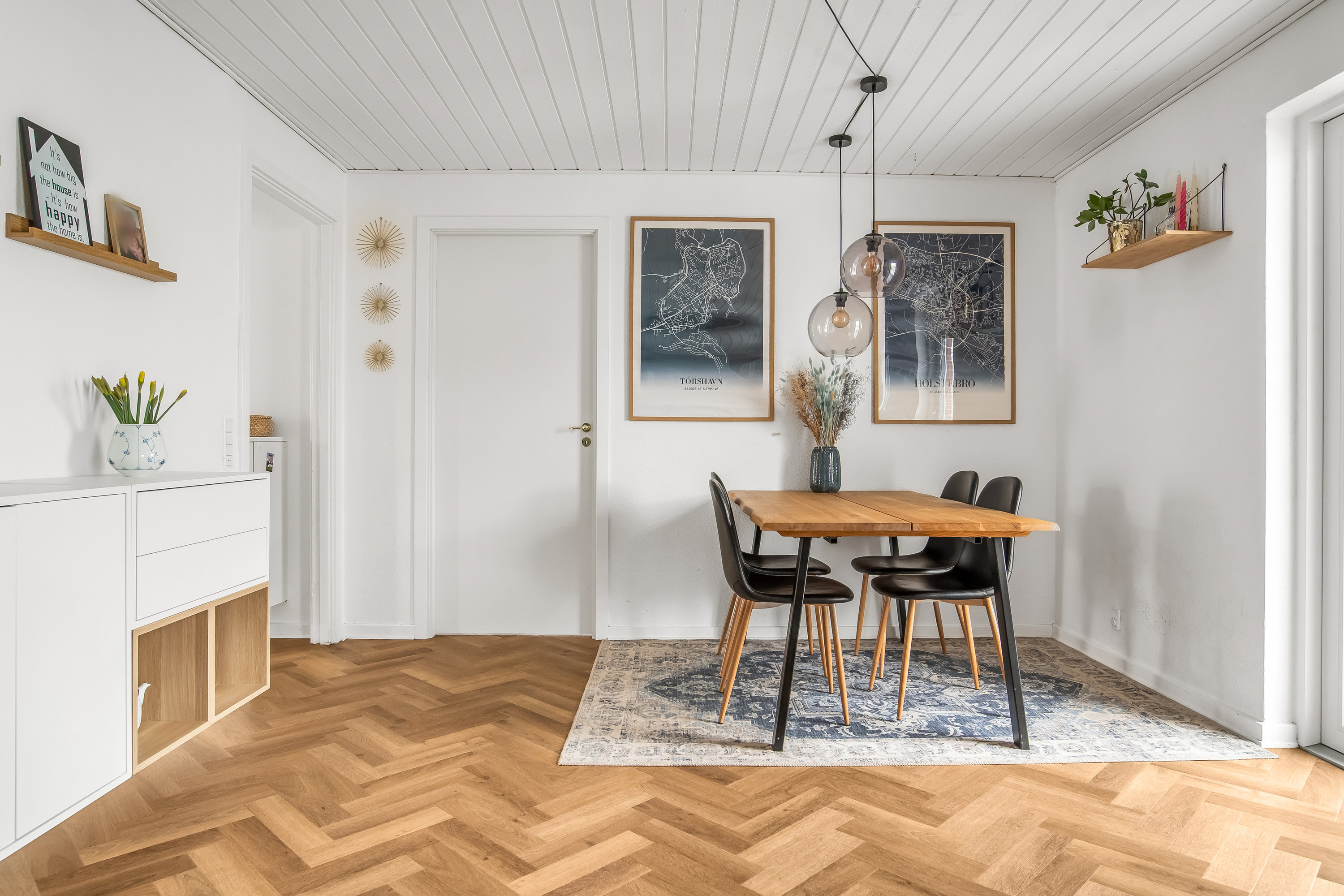 Fremhævet stue billede i fuldskærmstilstand. Billede af H.Drachmanns Vej 40, 7500 Holstebro