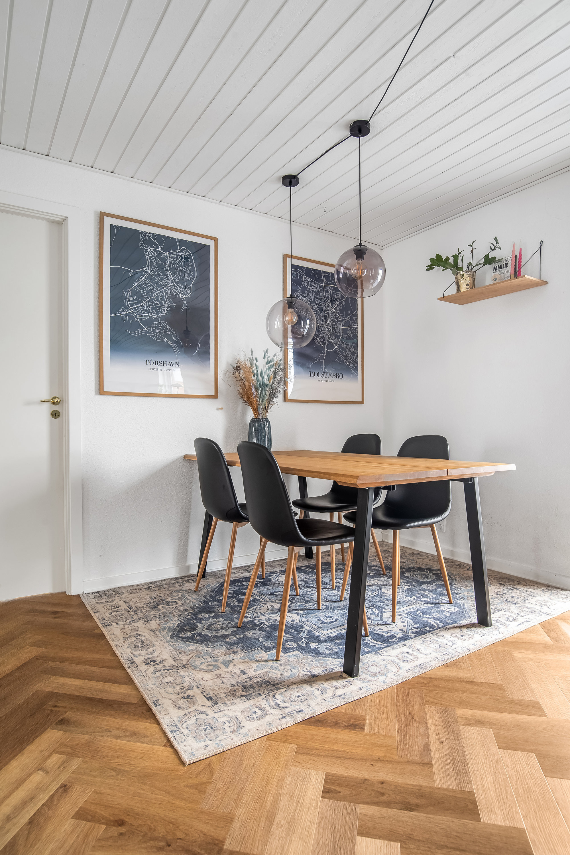 Fremhævet stue billede i fuldskærmstilstand. Billede af H.Drachmanns Vej 40, 7500 Holstebro