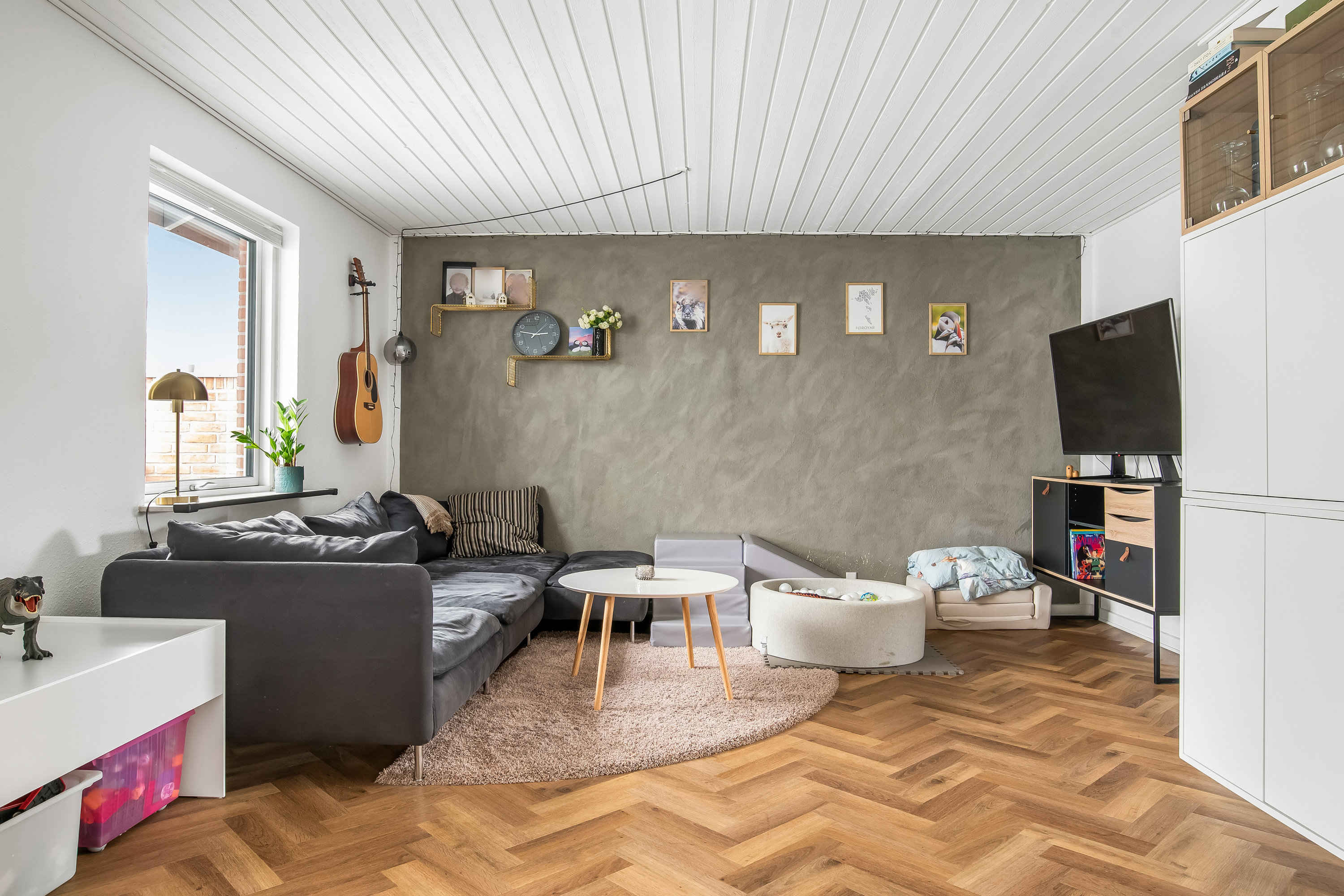 Fremhævet stue billede i fuldskærmstilstand. Billede af H.Drachmanns Vej 40, 7500 Holstebro