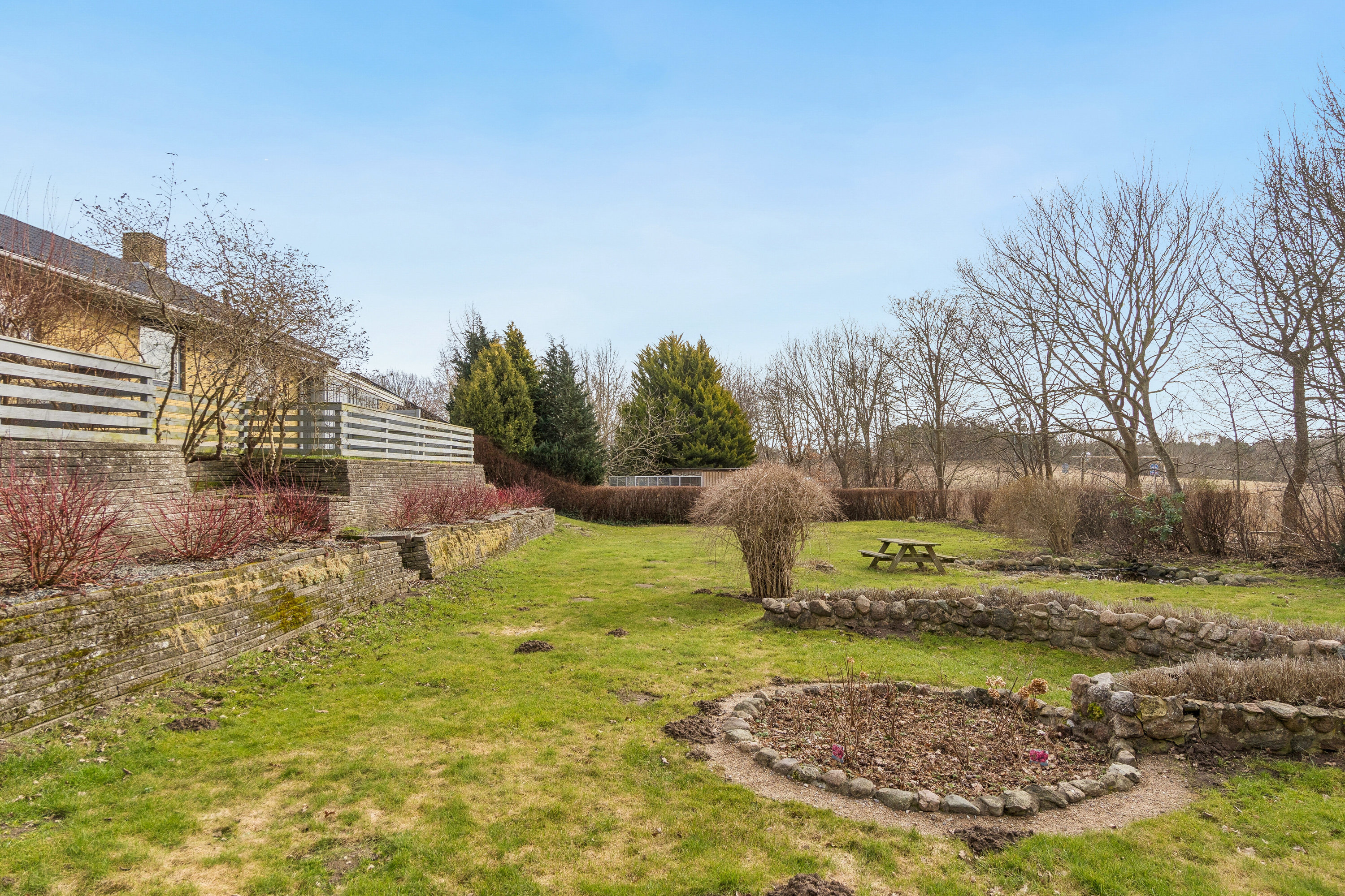 Fremhævet set fra haven billede i fuldskærmstilstand. Billede af Højen 4, 4400 Kalundborg