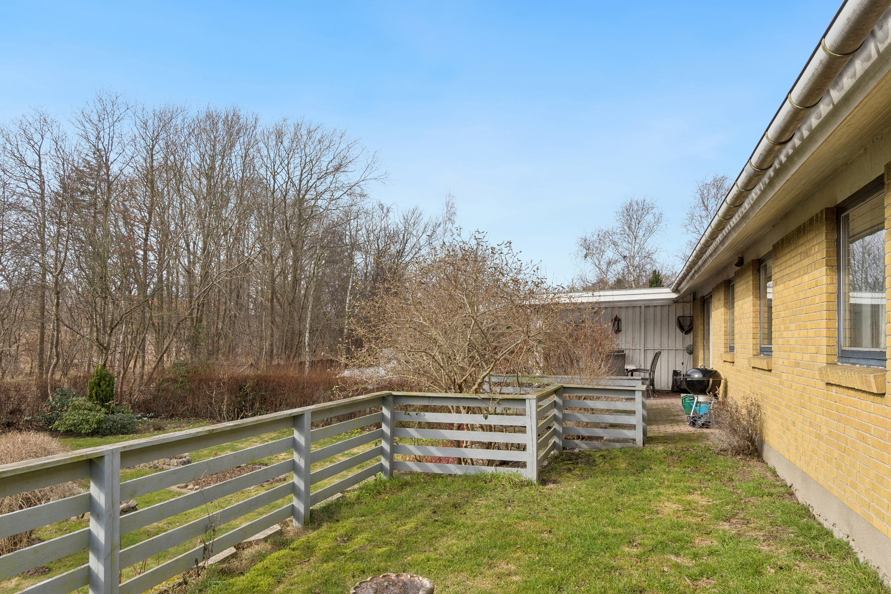 Fremhævet set fra haven billede i fuldskærmstilstand. Billede af Højen 4, 4400 Kalundborg