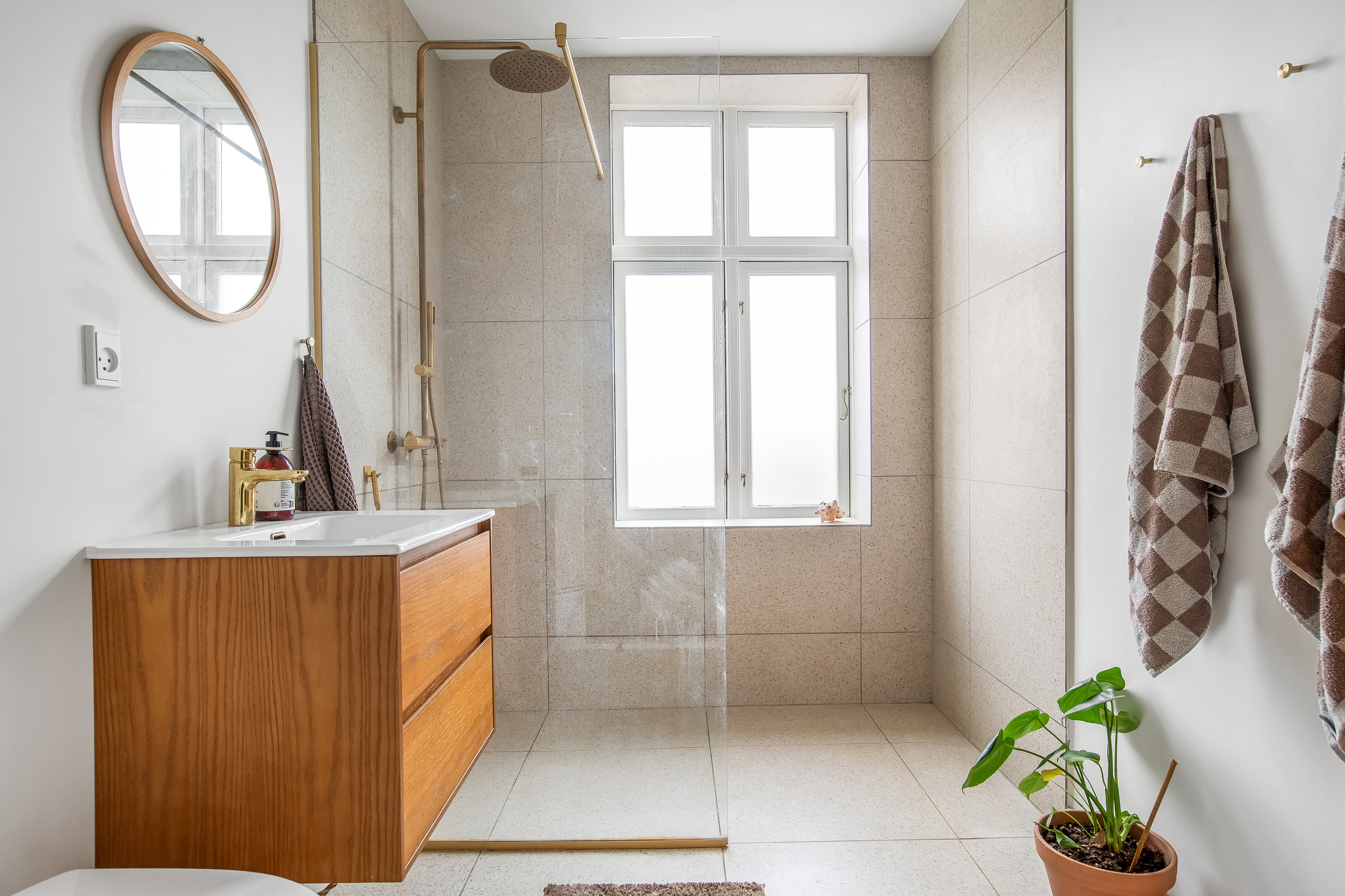 Fremhævet badeværelse billede i fuldskærmstilstand. Billede af Skolegade 30C, 1. tv., 7500 Holstebro