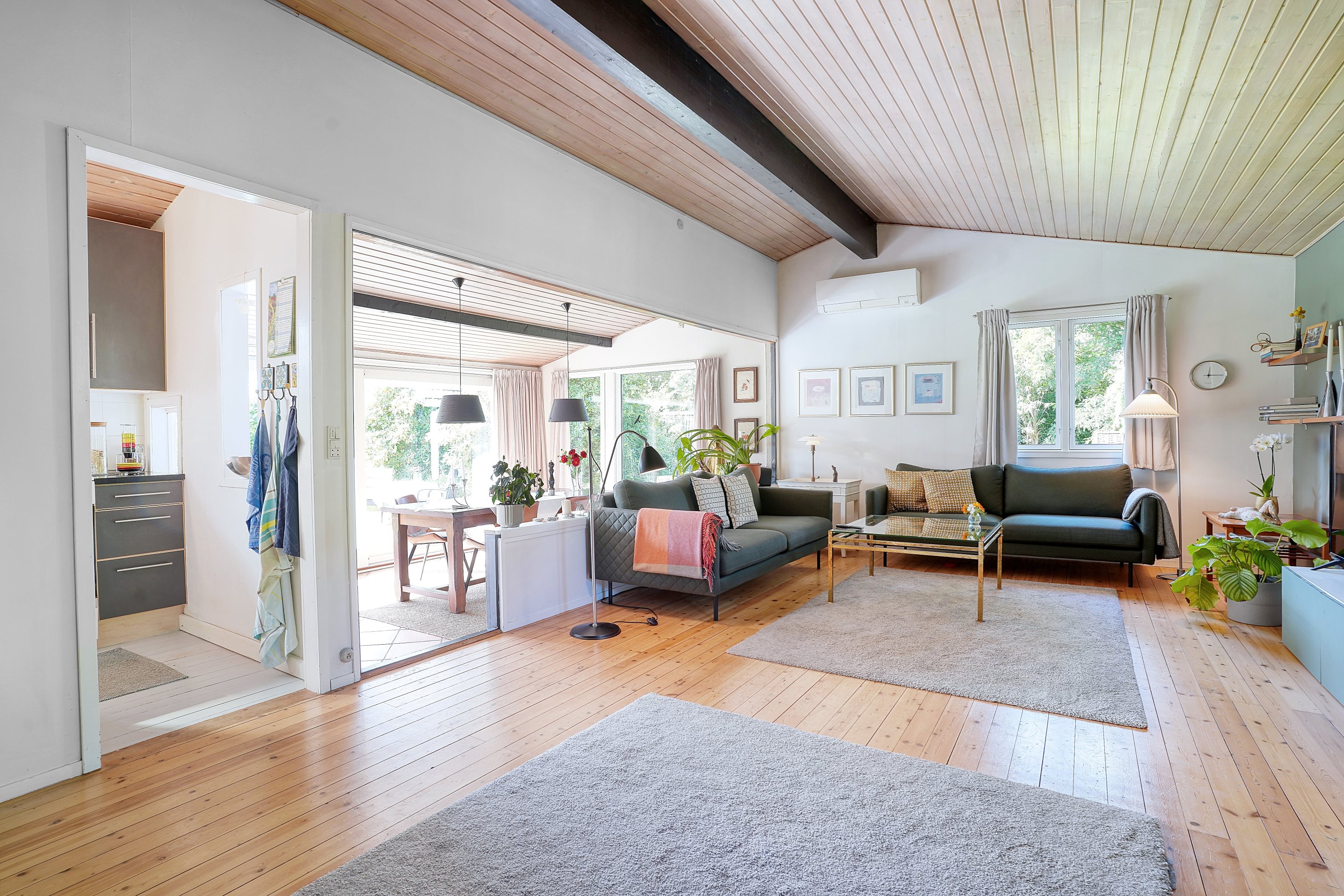 Fremhævet stue billede i fuldskærmstilstand. Billede af Toftemosevej 37, 3100 Hornbæk