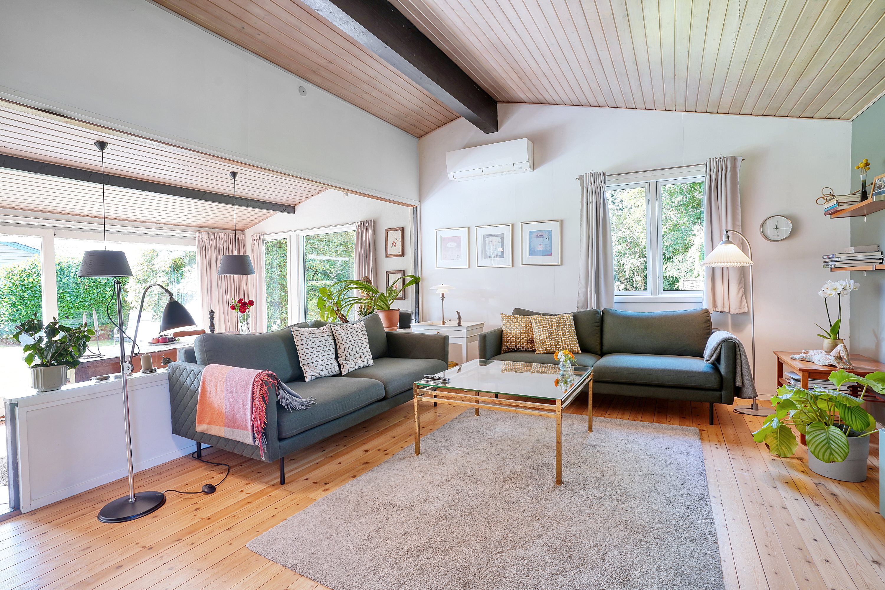 Fremhævet stue billede i fuldskærmstilstand. Billede af Toftemosevej 37, 3100 Hornbæk