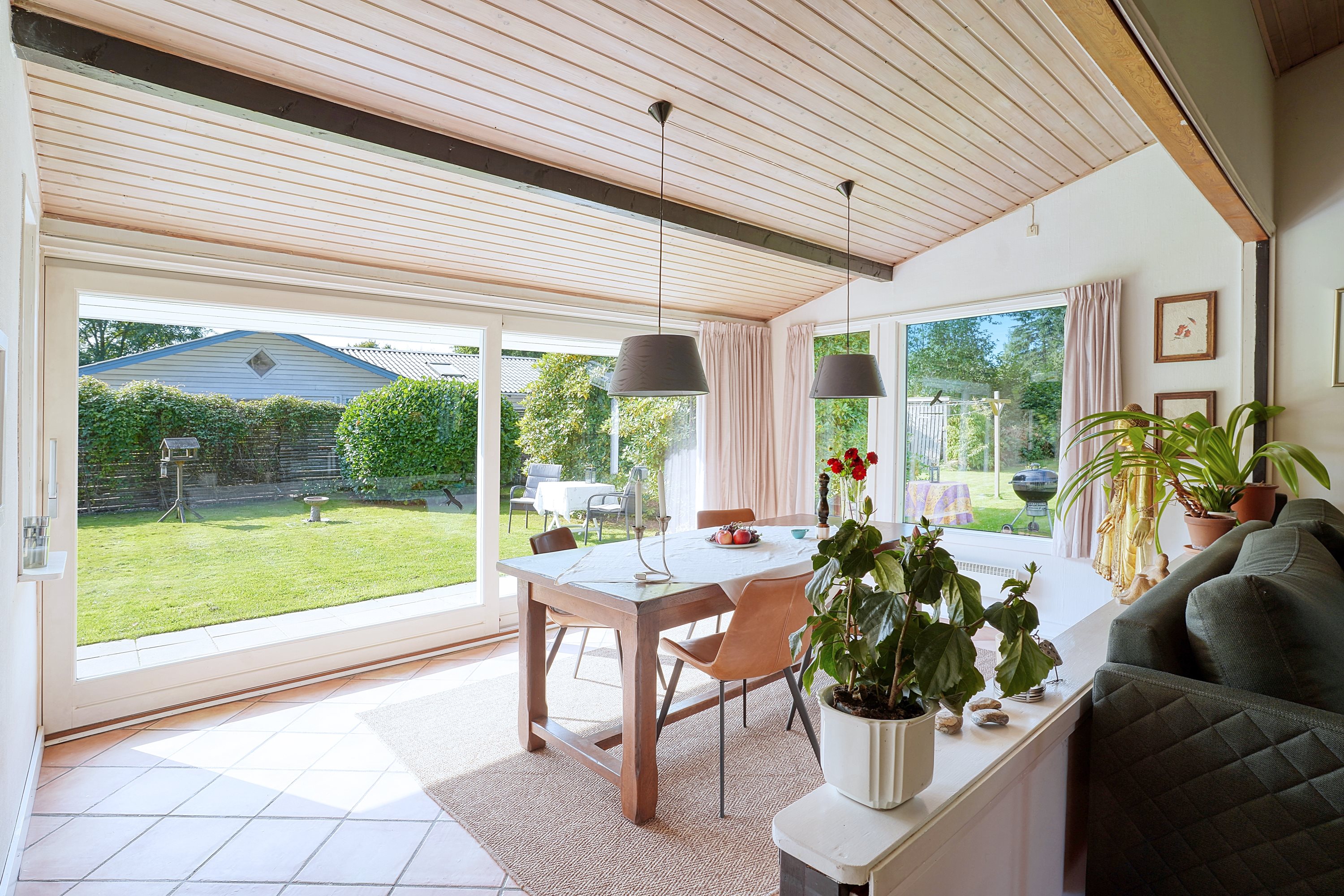 Fremhævet stue billede i fuldskærmstilstand. Billede af Toftemosevej 37, 3100 Hornbæk