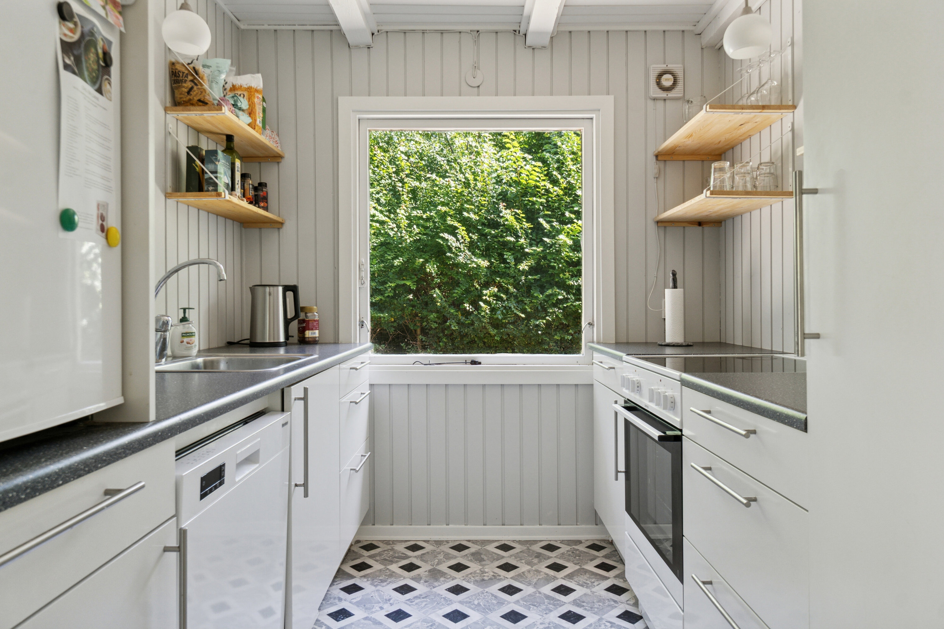 Fremhævet køkken billede i fuldskærmstilstand. Billede af Hesselbjergvej 16, Reersø, 4281 Gørlev