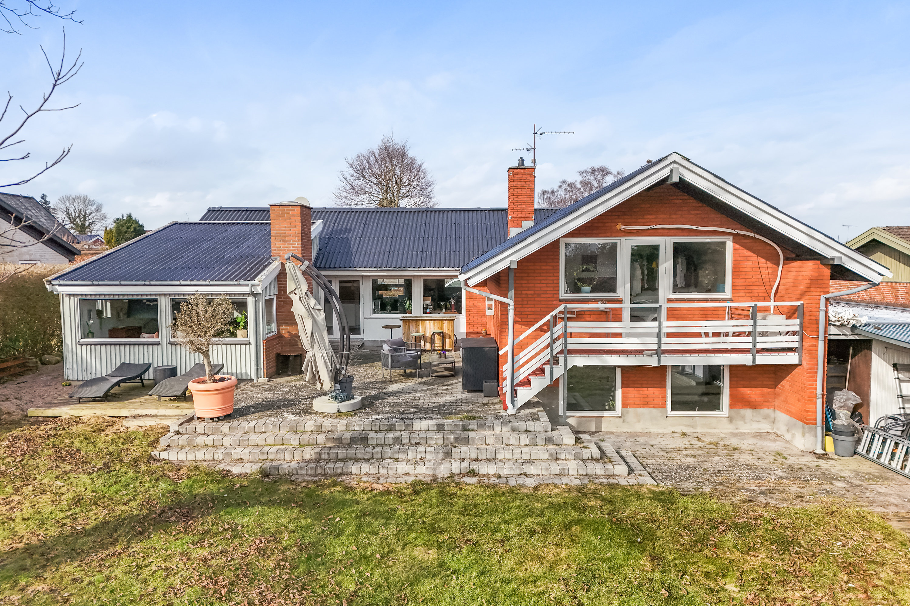 Fremhævet facade billede i fuldskærmstilstand. Billede af Hybenvænget 7, 2740 Skovlunde