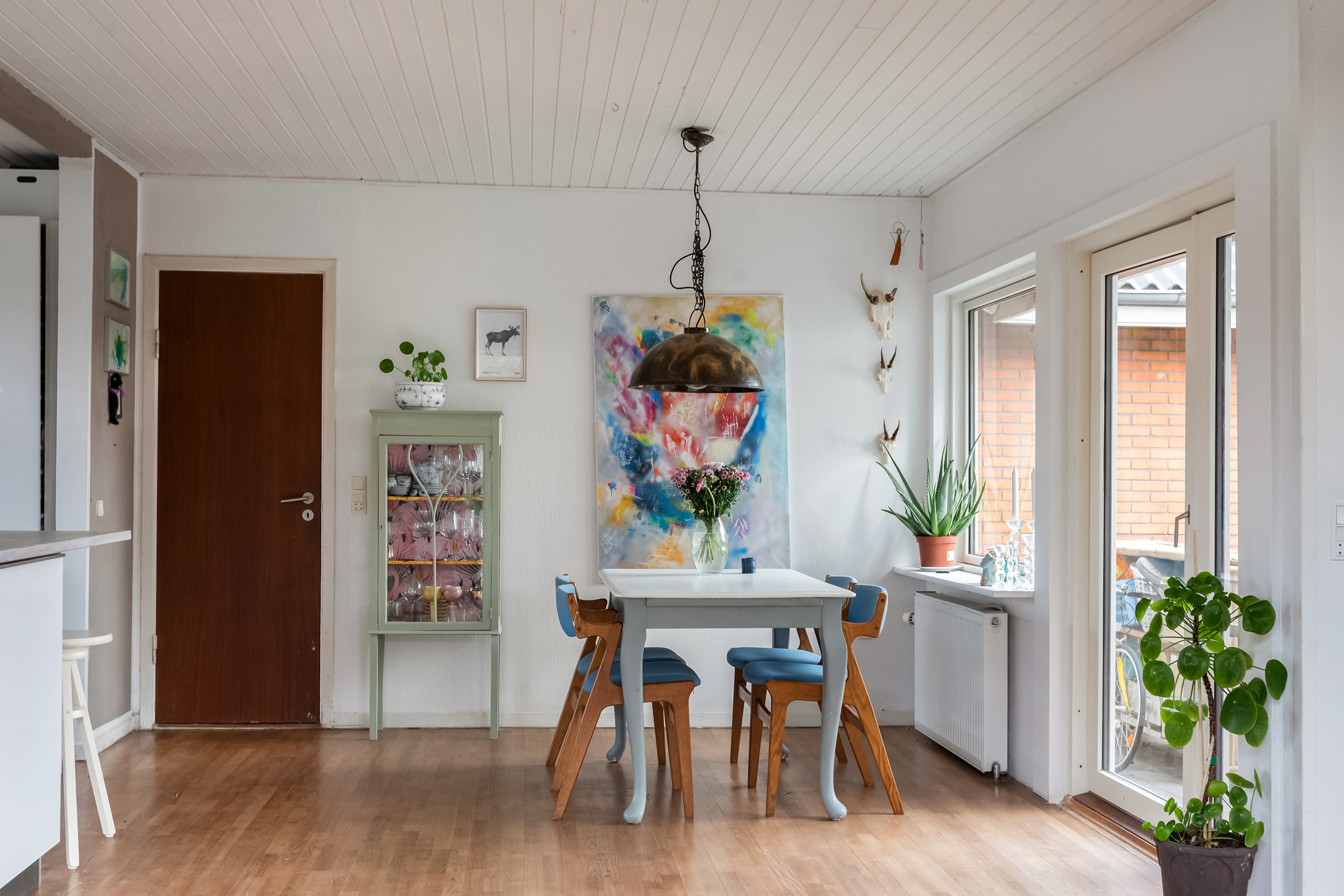 Fremhævet stue billede i fuldskærmstilstand. Billede af Hybenvænget 7, 2740 Skovlunde