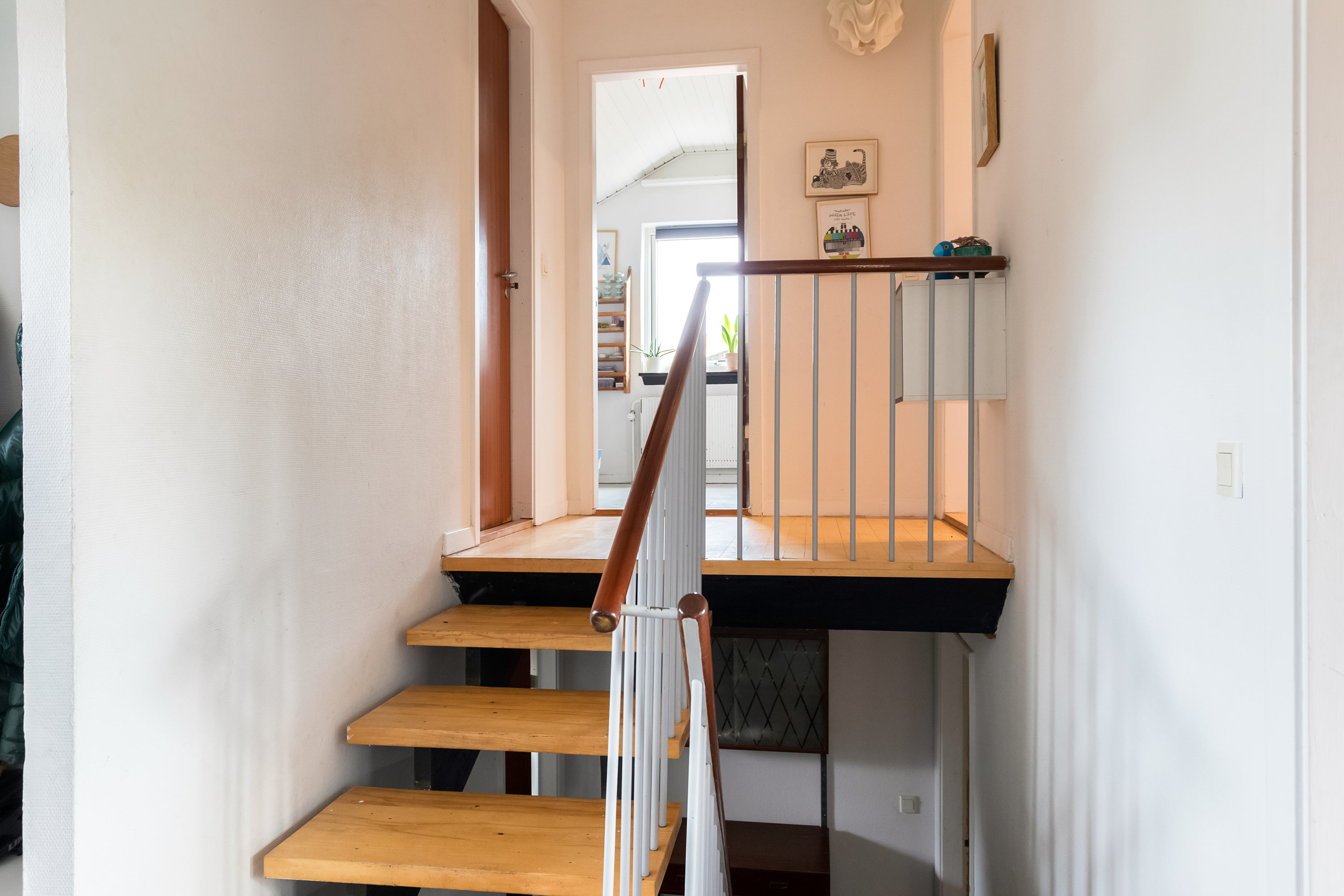 Fremhævet trappe billede i fuldskærmstilstand. Billede af Hybenvænget 7, 2740 Skovlunde