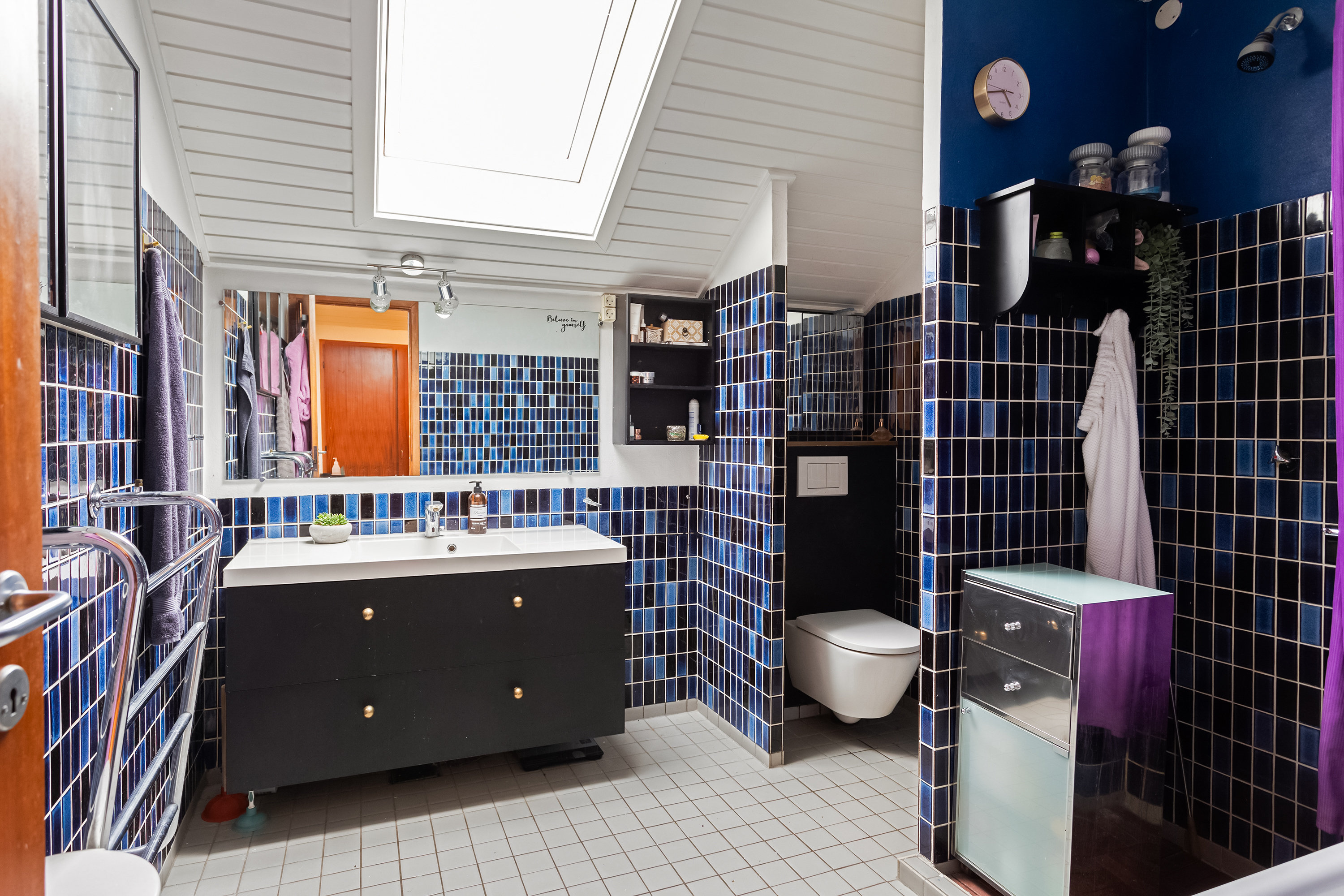 Fremhævet badeværelse billede i fuldskærmstilstand. Billede af Hybenvænget 7, 2740 Skovlunde