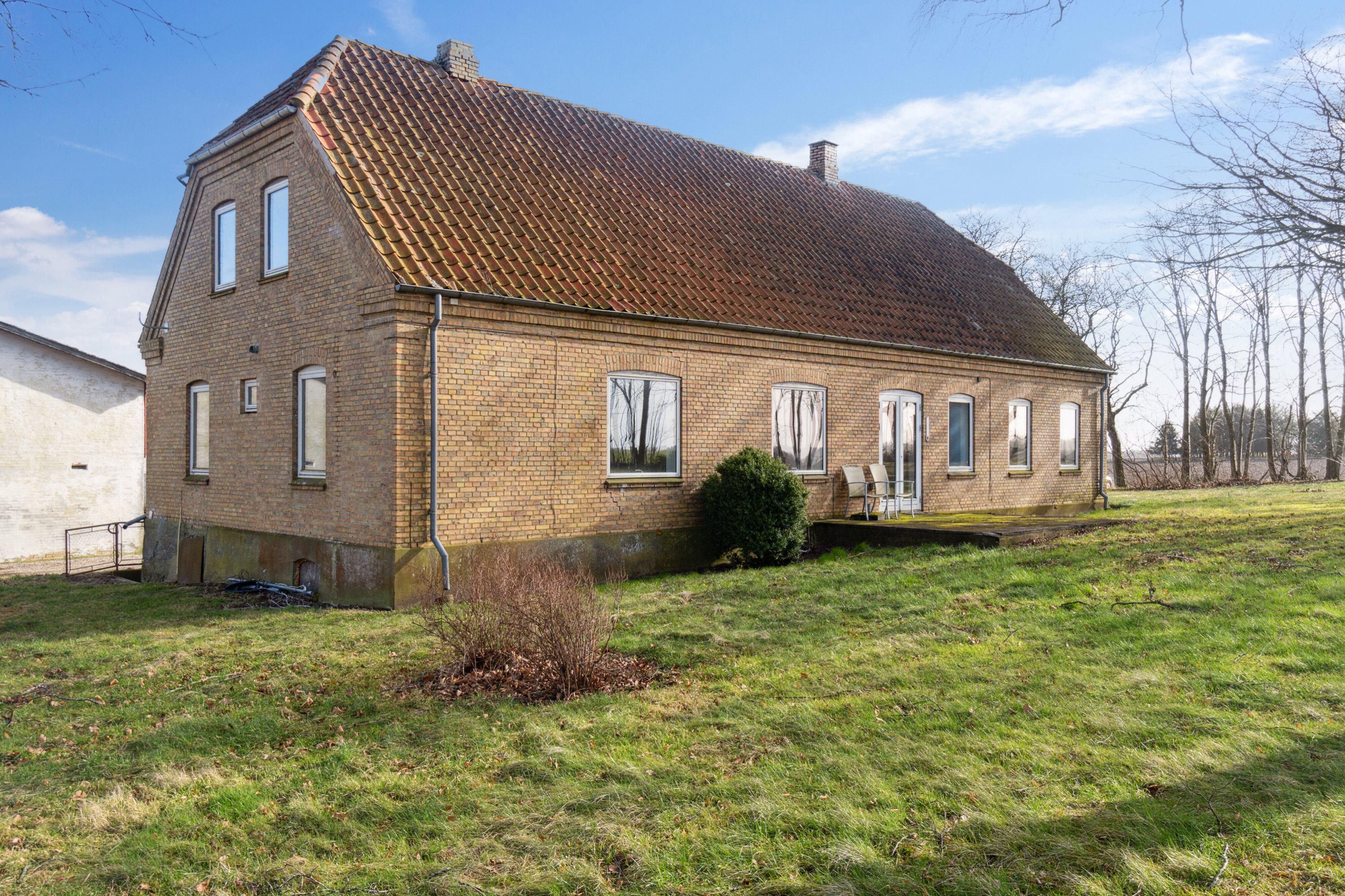 Fremhævet facade billede i fuldskærmstilstand. Billede af Kragerupgårdsvej 23, Tjørnelunde, 4270 Høng