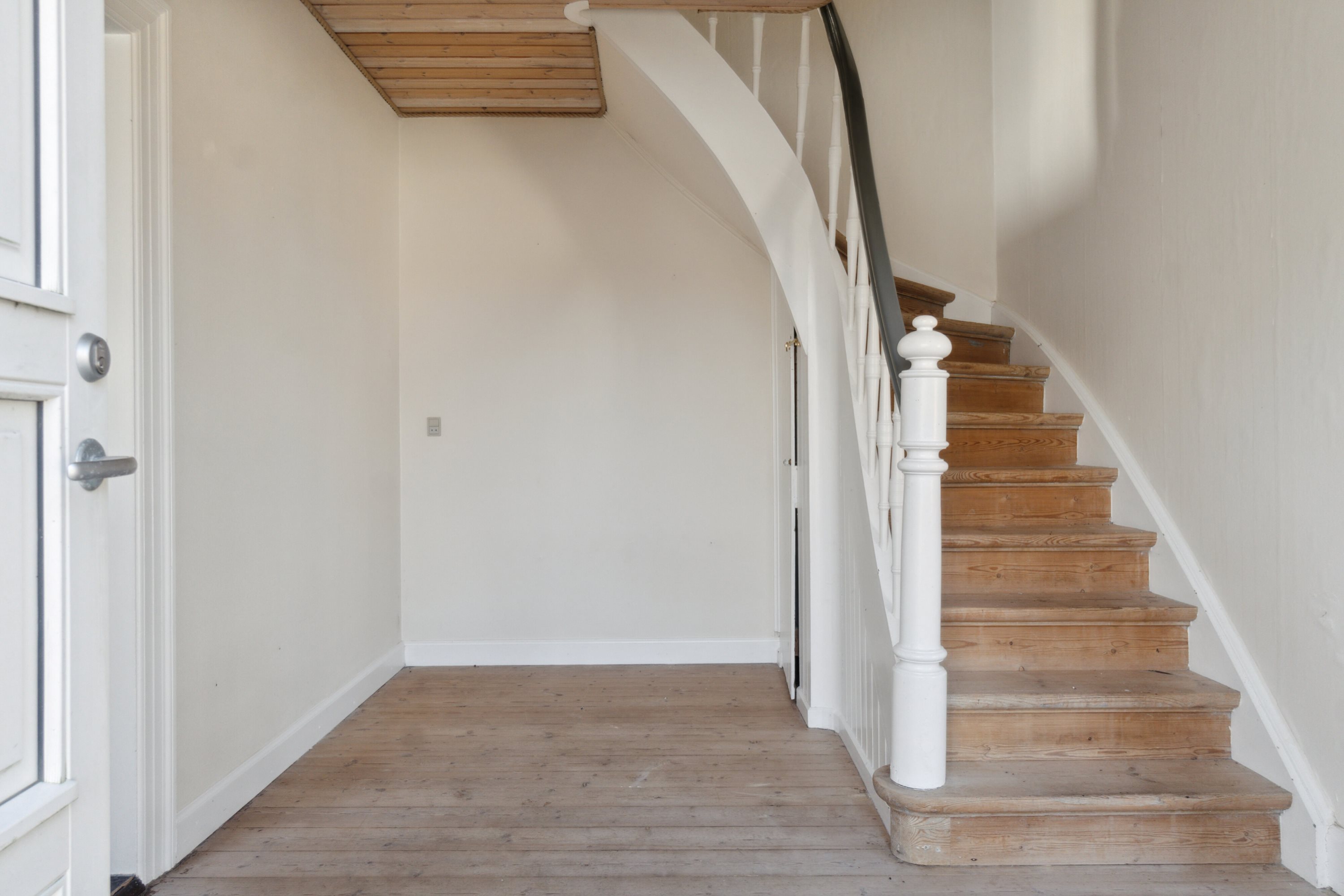 Fremhævet entre billede i fuldskærmstilstand. Billede af Kragerupgårdsvej 23, Tjørnelunde, 4270 Høng