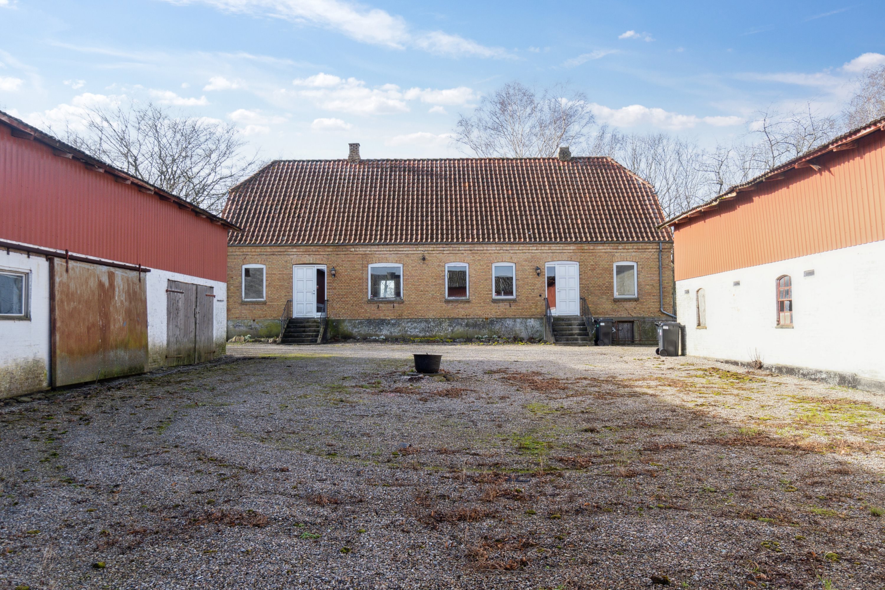 Fremhævet facade billede i fuldskærmstilstand. Billede af Kragerupgårdsvej 23, Tjørnelunde, 4270 Høng