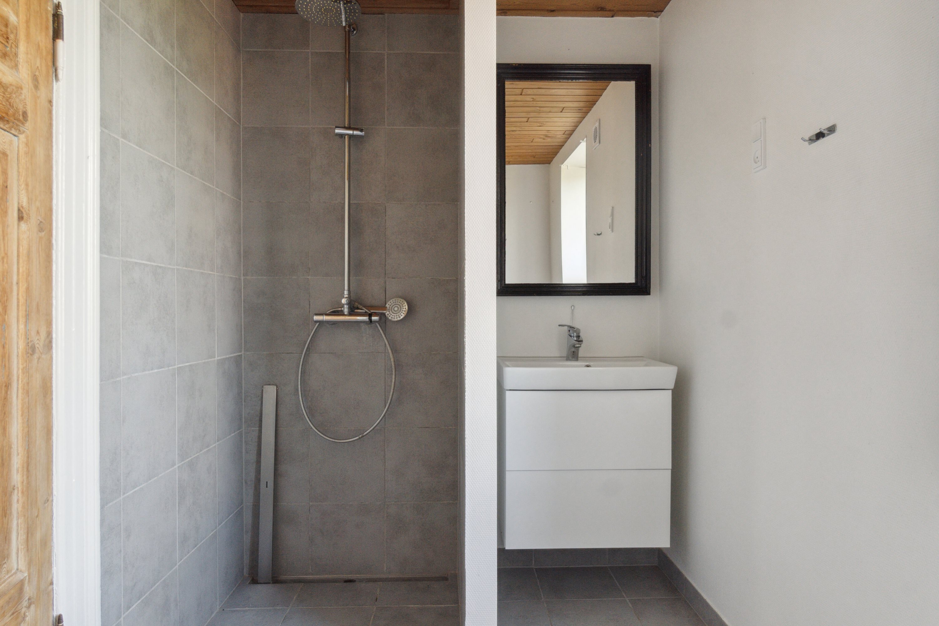 Fremhævet badeværelse billede i fuldskærmstilstand. Billede af Kragerupgårdsvej 23, Tjørnelunde, 4270 Høng