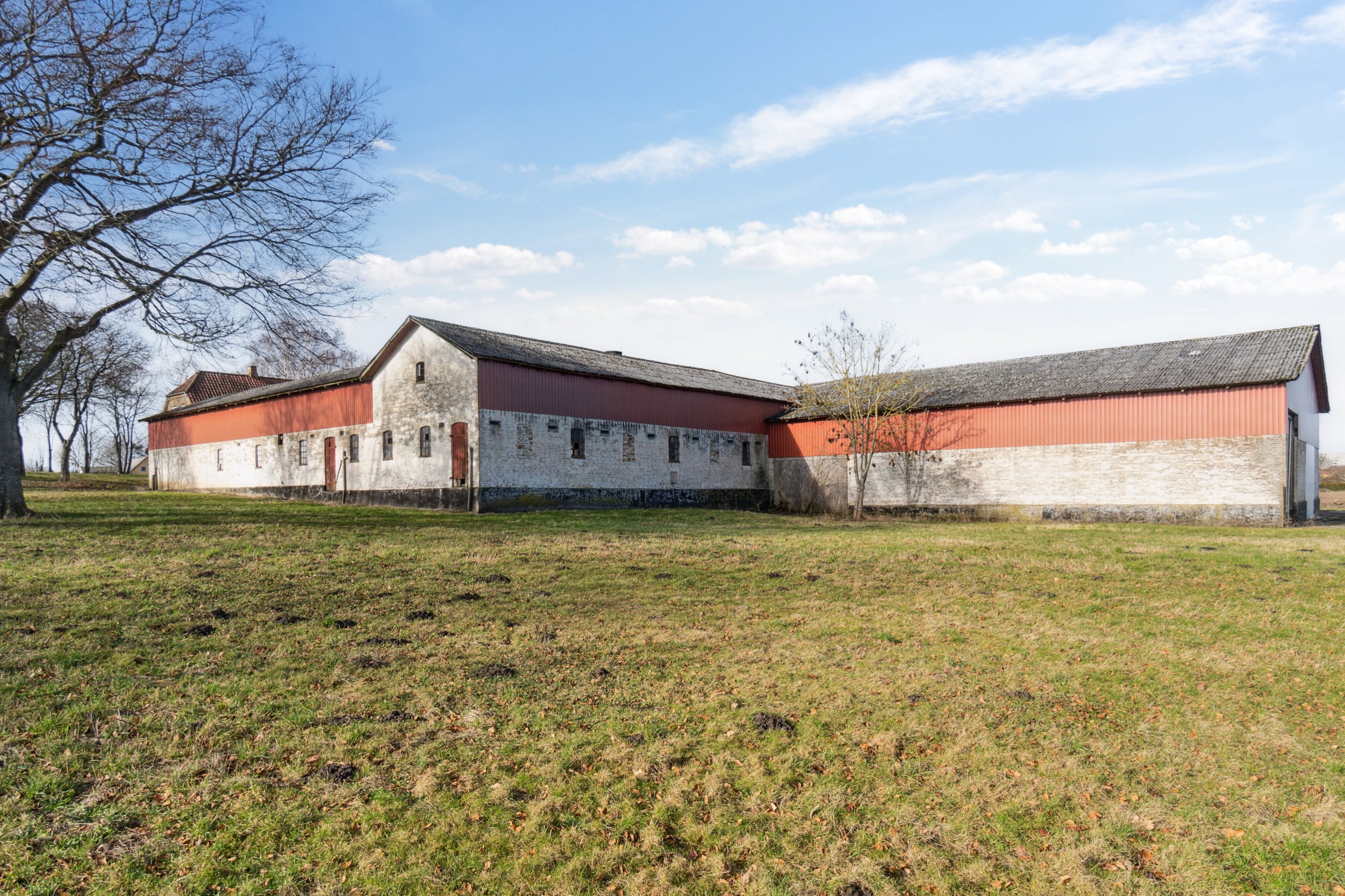 Fremhævet facade billede i fuldskærmstilstand. Billede af Kragerupgårdsvej 23, Tjørnelunde, 4270 Høng