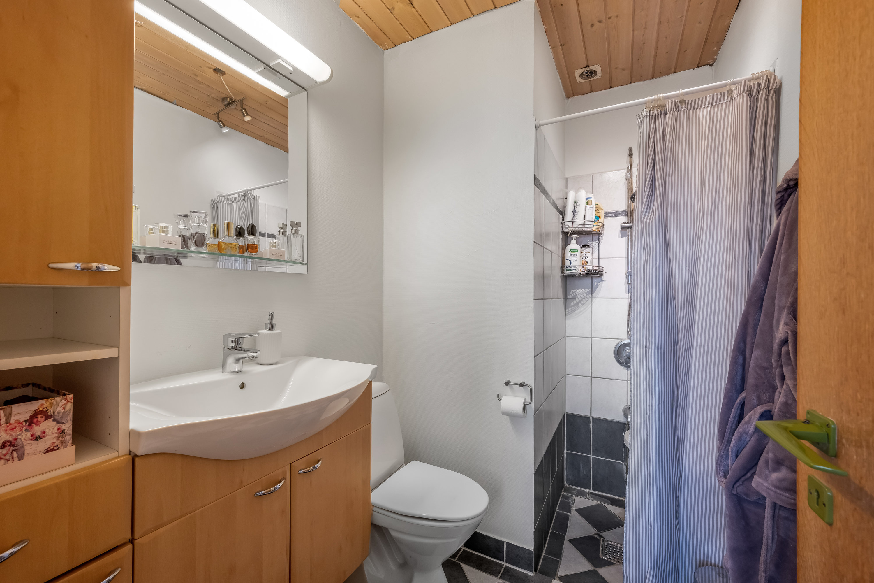 Fremhævet badeværelse billede i fuldskærmstilstand. Billede af Storegade 48, 6880 Tarm