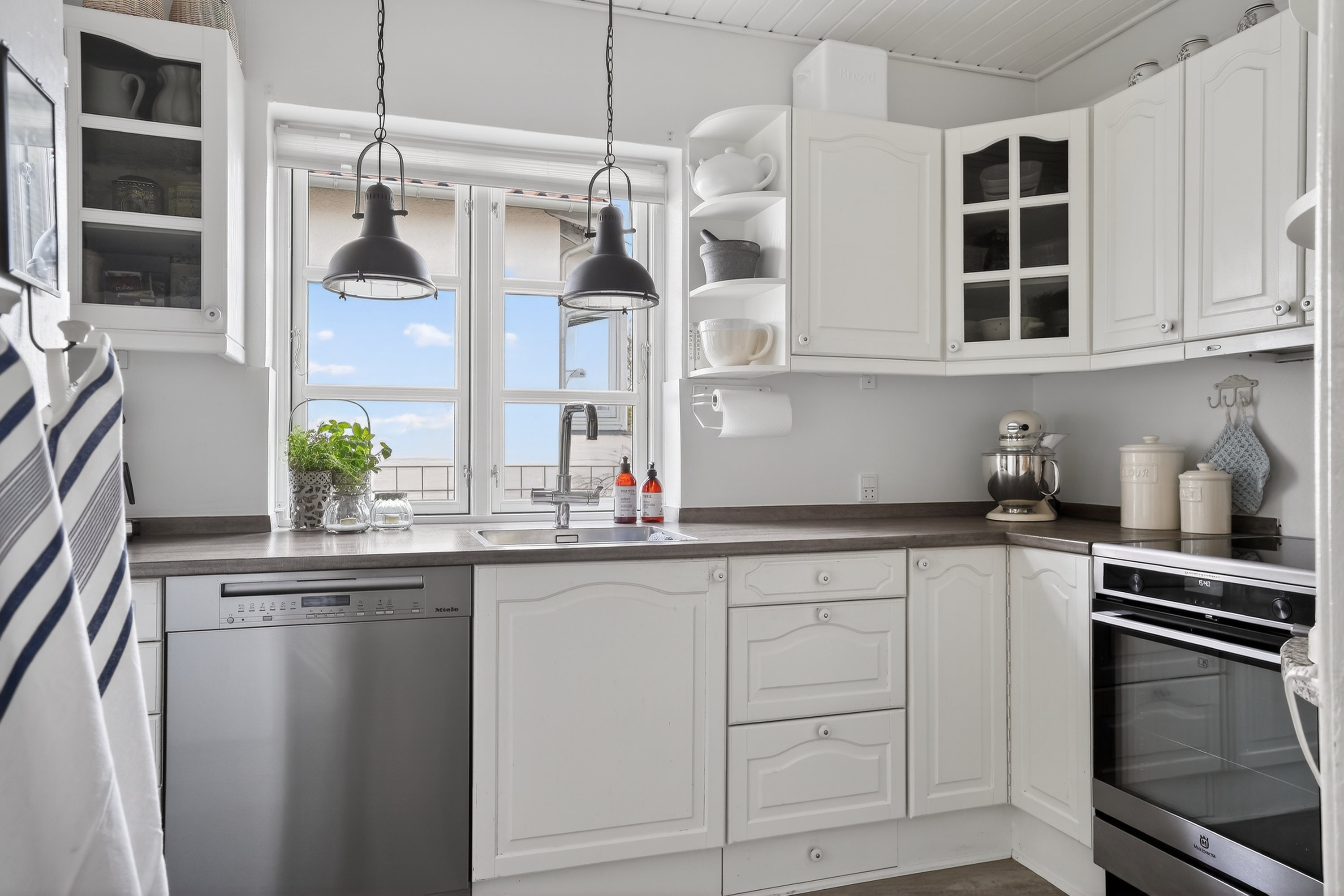 Fremhævet køkken billede i fuldskærmstilstand. Billede af Augustvej 118, 2860 Søborg