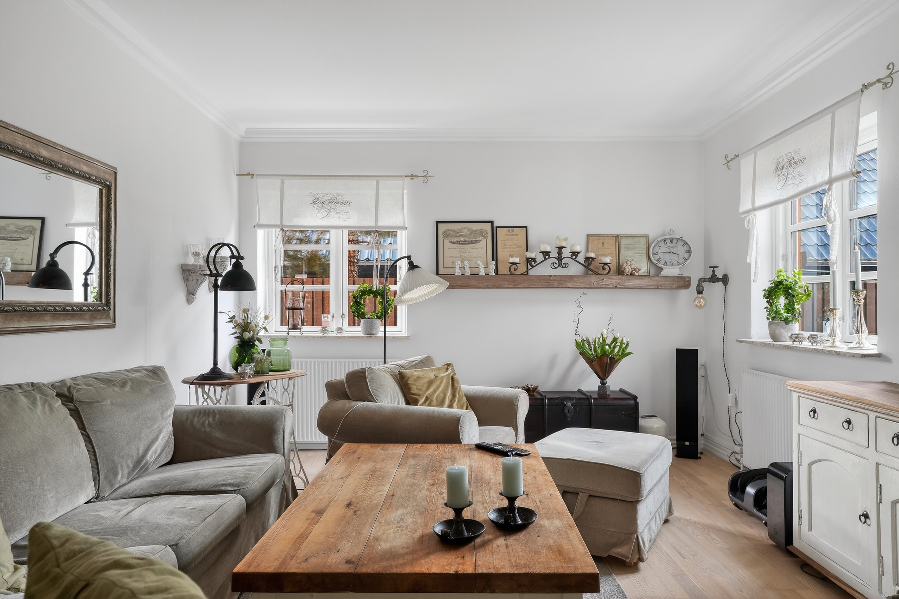 Fremhævet stue billede i fuldskærmstilstand. Billede af Augustvej 118, 2860 Søborg