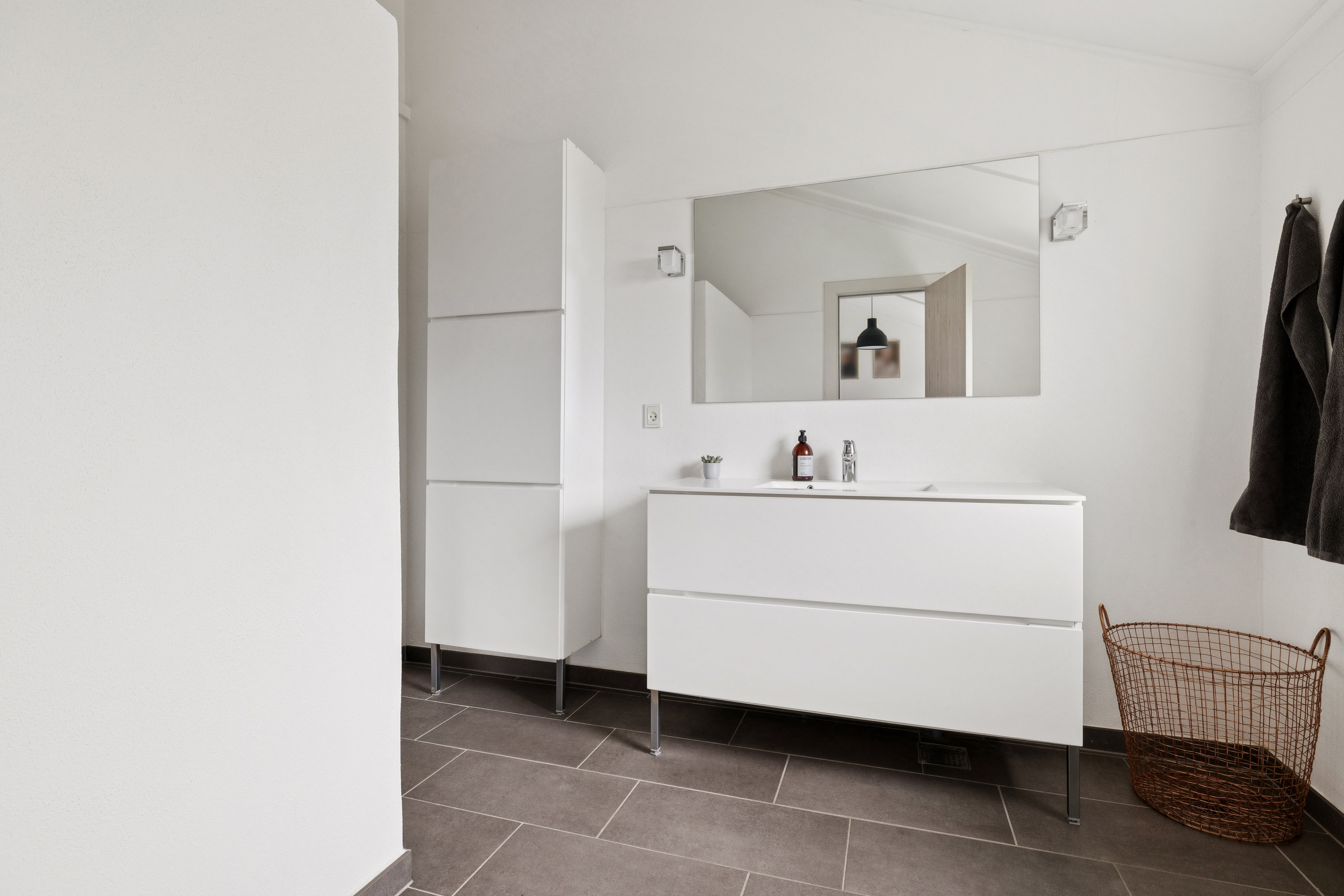 Fremhævet badeværelse billede i fuldskærmstilstand. Billede af Gimlevej 26, Gram, 8660 Skanderborg