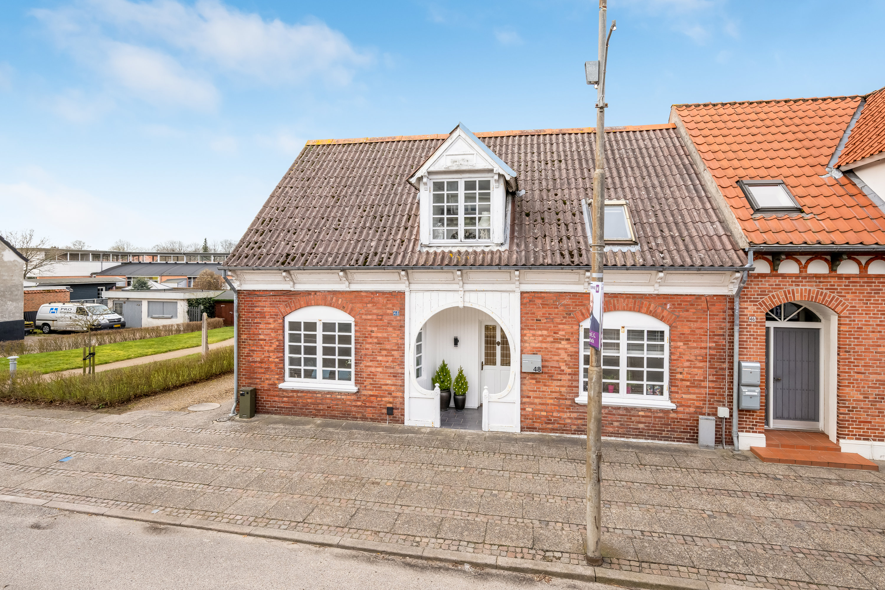 Fremhævet facade billede i fuldskærmstilstand. Billede af Storegade 48, 6880 Tarm