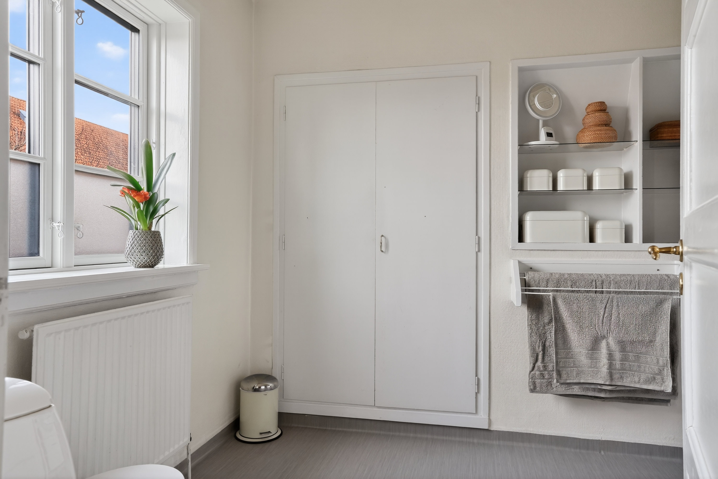 Fremhævet badeværelse billede i fuldskærmstilstand. Billede af Vangedevej 207A, 1. + 2., 2870 Dyssegård