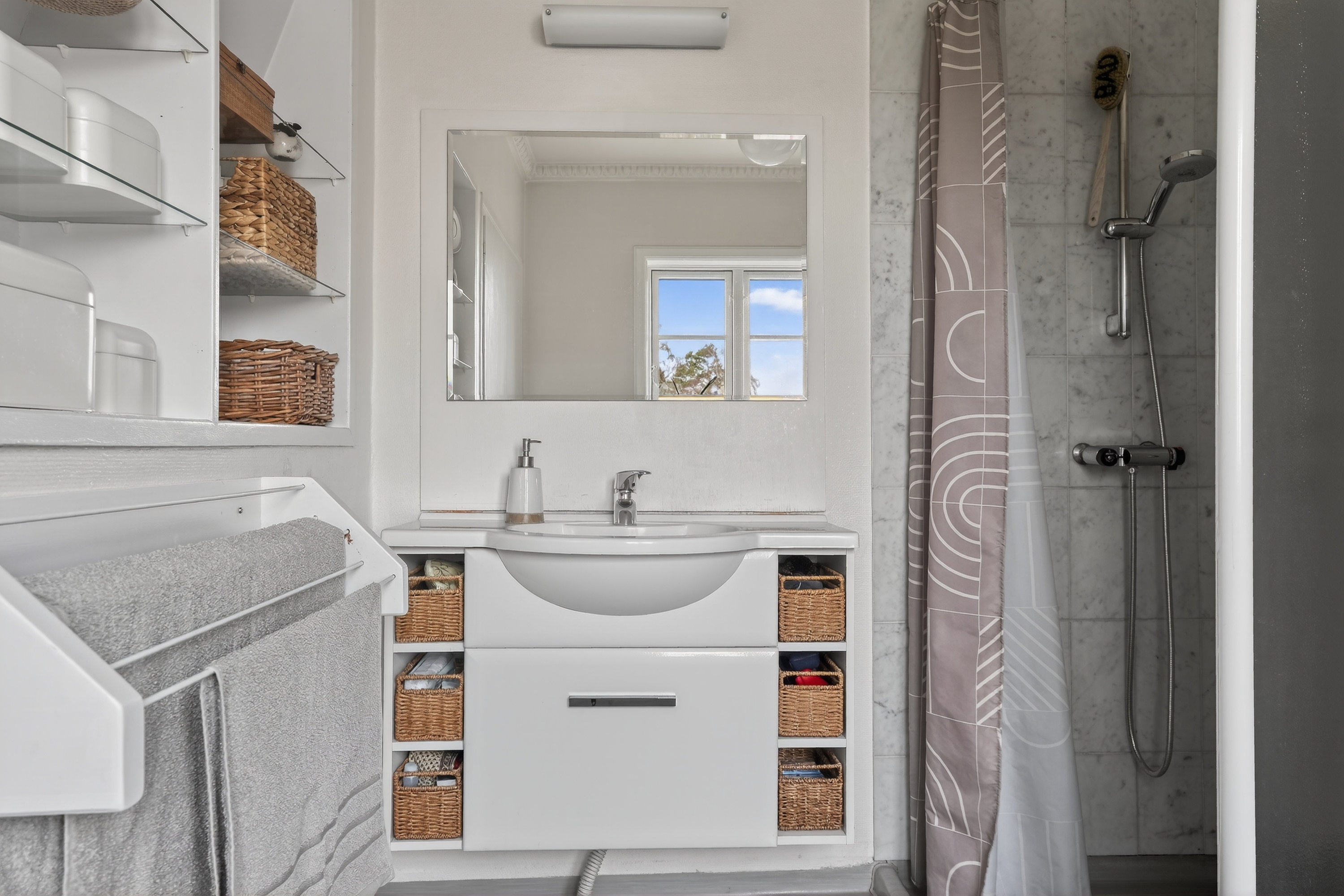 Fremhævet badeværelse billede i fuldskærmstilstand. Billede af Vangedevej 207A, 1. + 2., 2870 Dyssegård