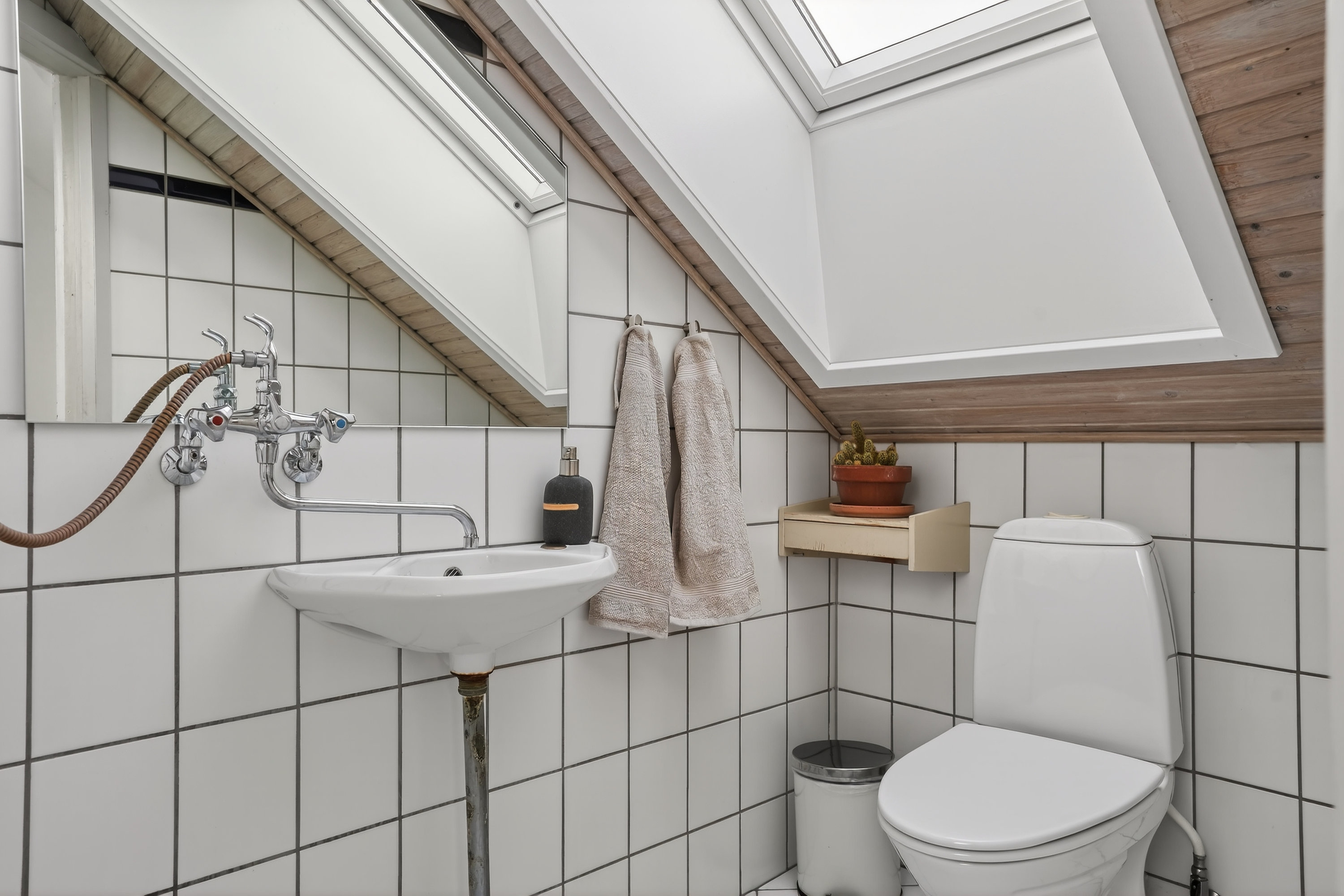 Fremhævet wc billede i fuldskærmstilstand. Billede af Vangedevej 207A, 1. + 2., 2870 Dyssegård