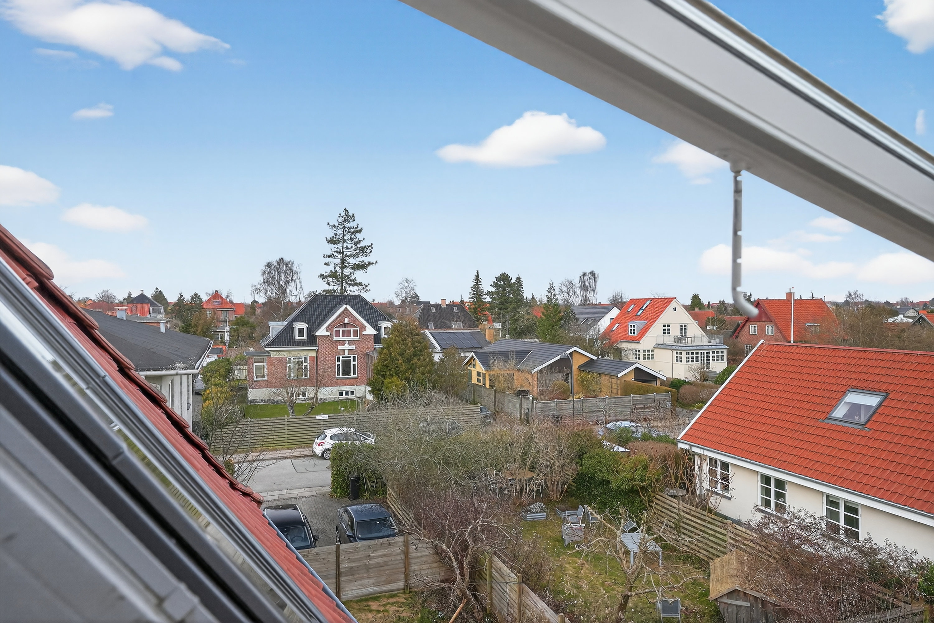 Fremhævet udsigt billede i fuldskærmstilstand. Billede af Vangedevej 207A, 1. + 2., 2870 Dyssegård