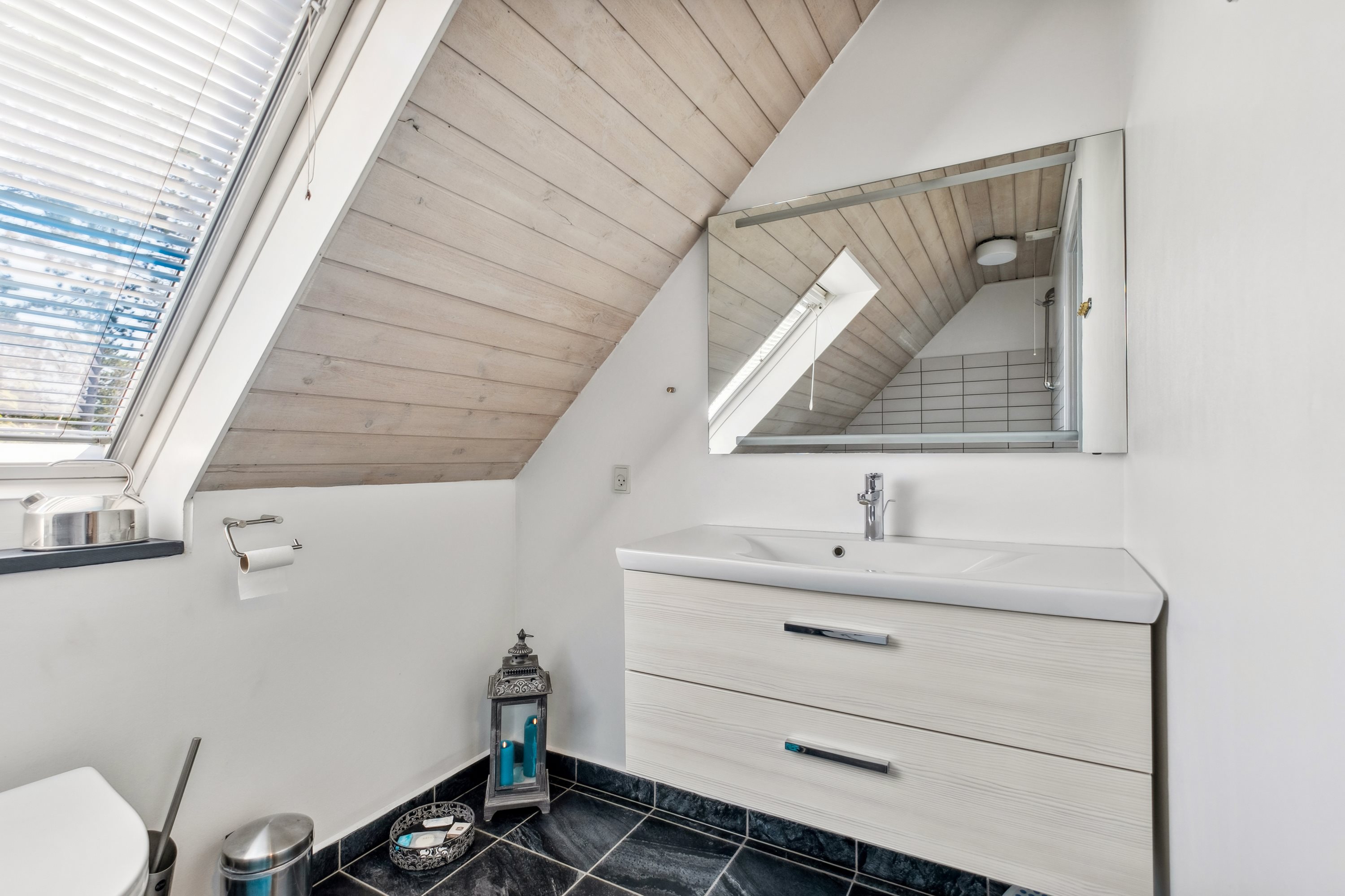 Fremhævet badeværelse billede i fuldskærmstilstand. Billede af Panvej 22, Boeslum Strand, 8400 Ebeltoft