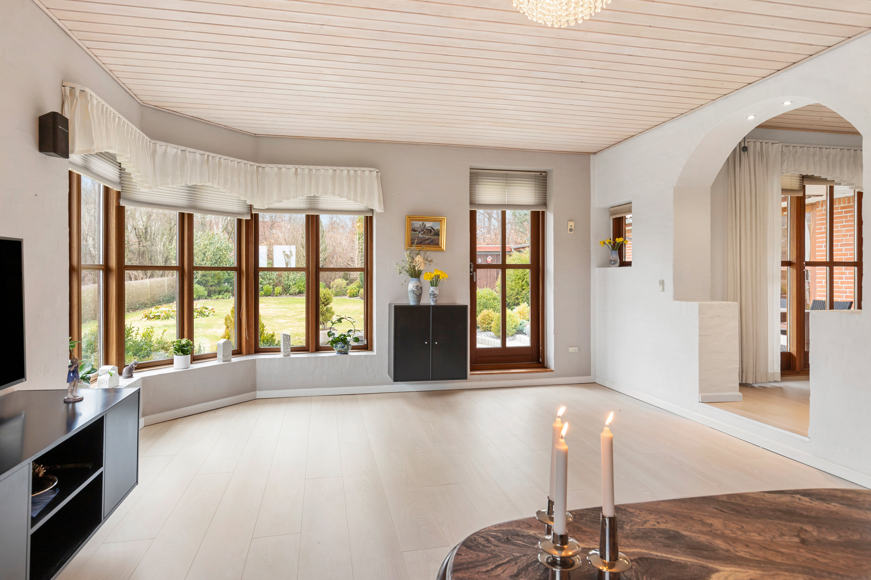 Fremhævet stue billede i fuldskærmstilstand. Billede af Højtoften 2, 9600 Aars