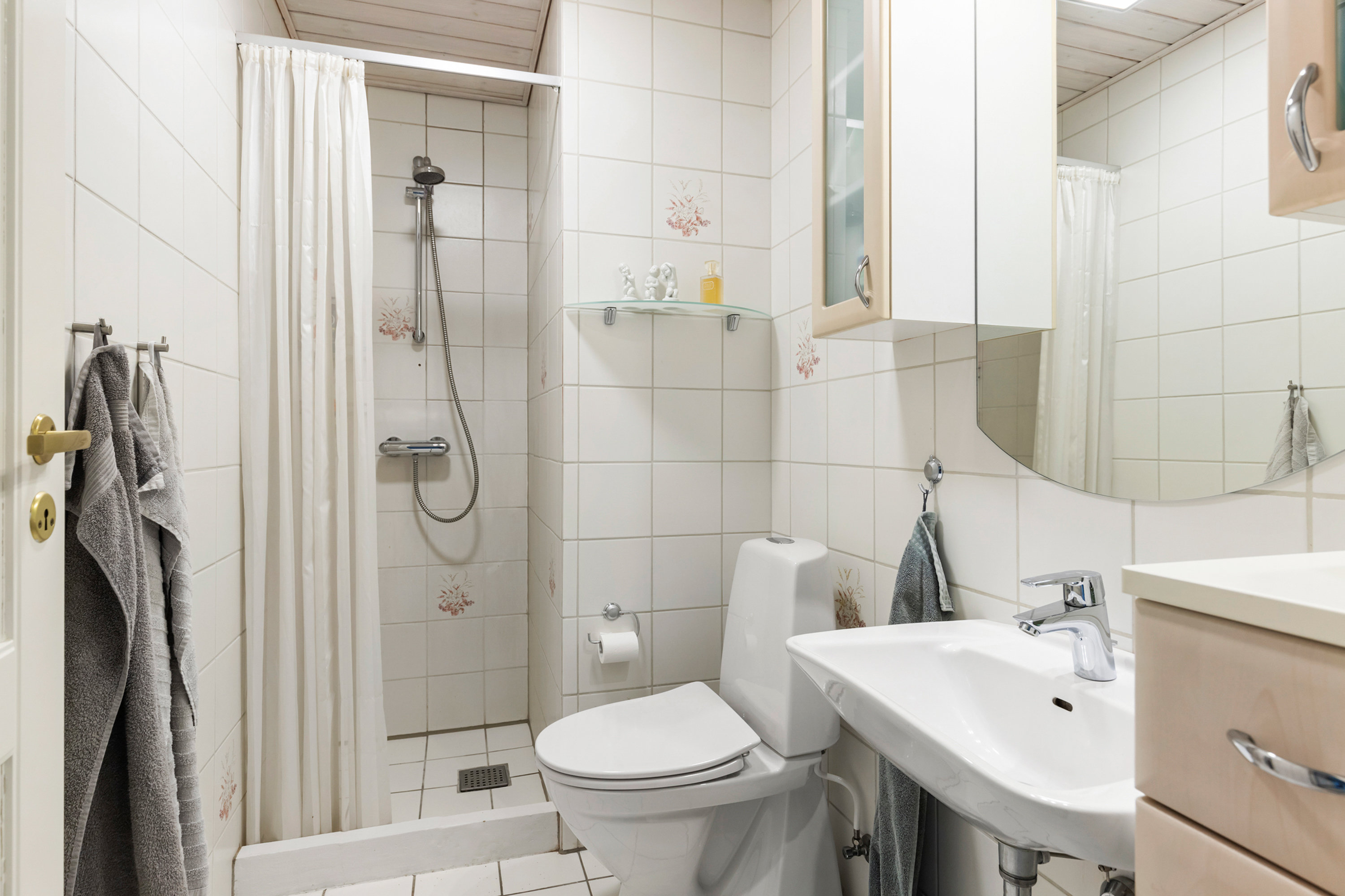 Fremhævet badeværelse billede i fuldskærmstilstand. Billede af Højtoften 2, 9600 Aars