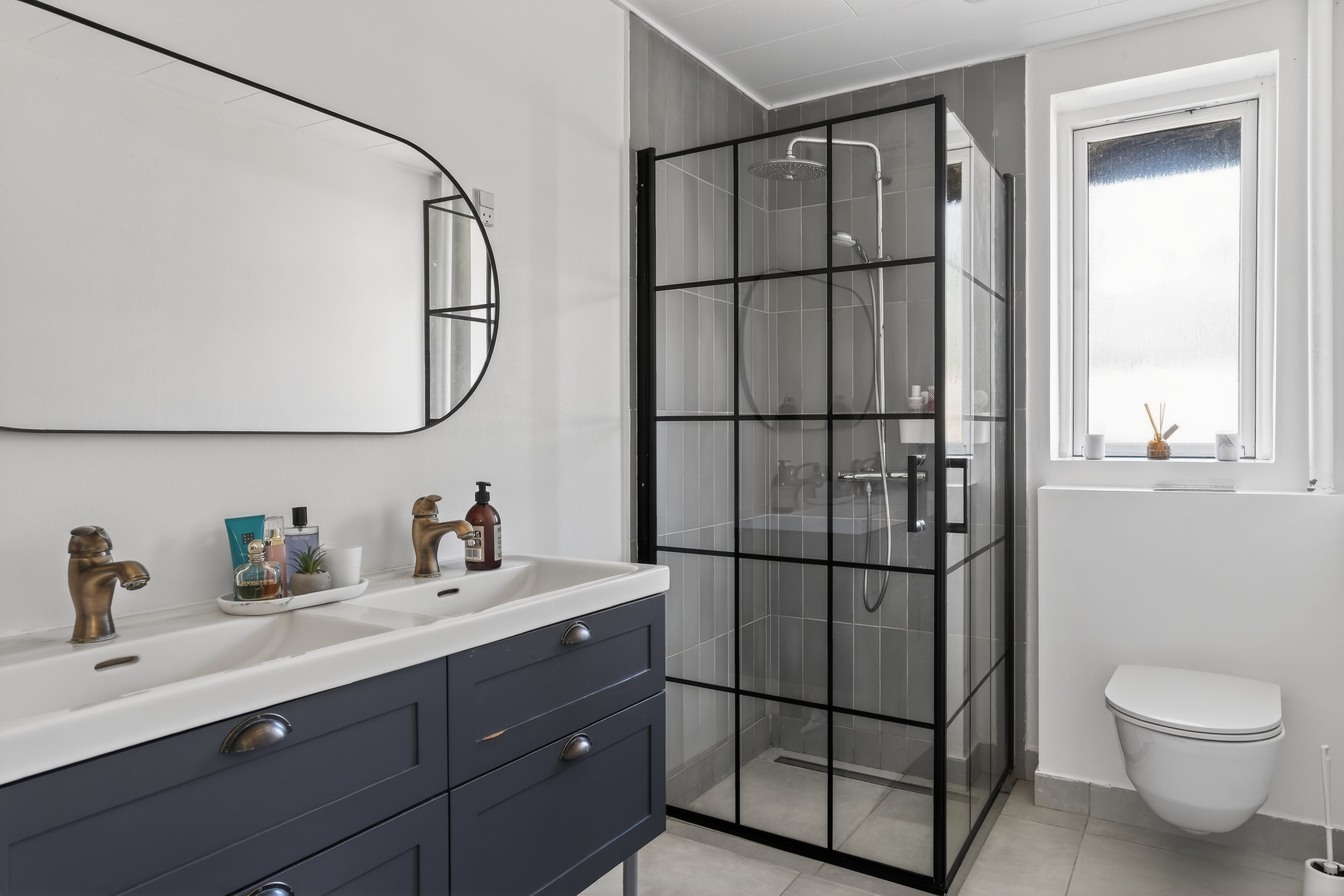 Fremhævet badeværelse billede i fuldskærmstilstand. Billede af Skovvænget 2, 3480 Fredensborg