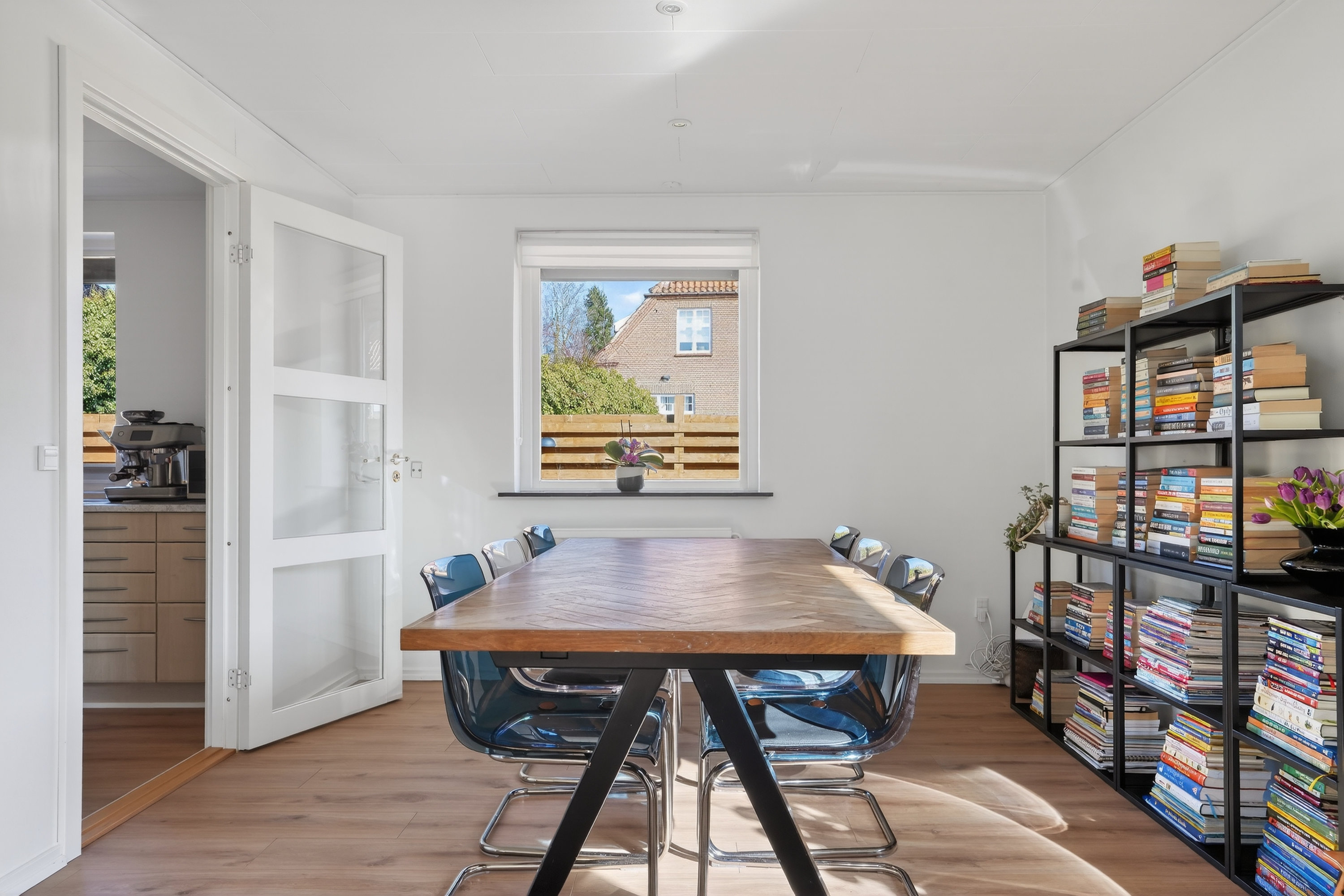 Fremhævet spisestue billede i fuldskærmstilstand. Billede af Skovvænget 2, 3480 Fredensborg