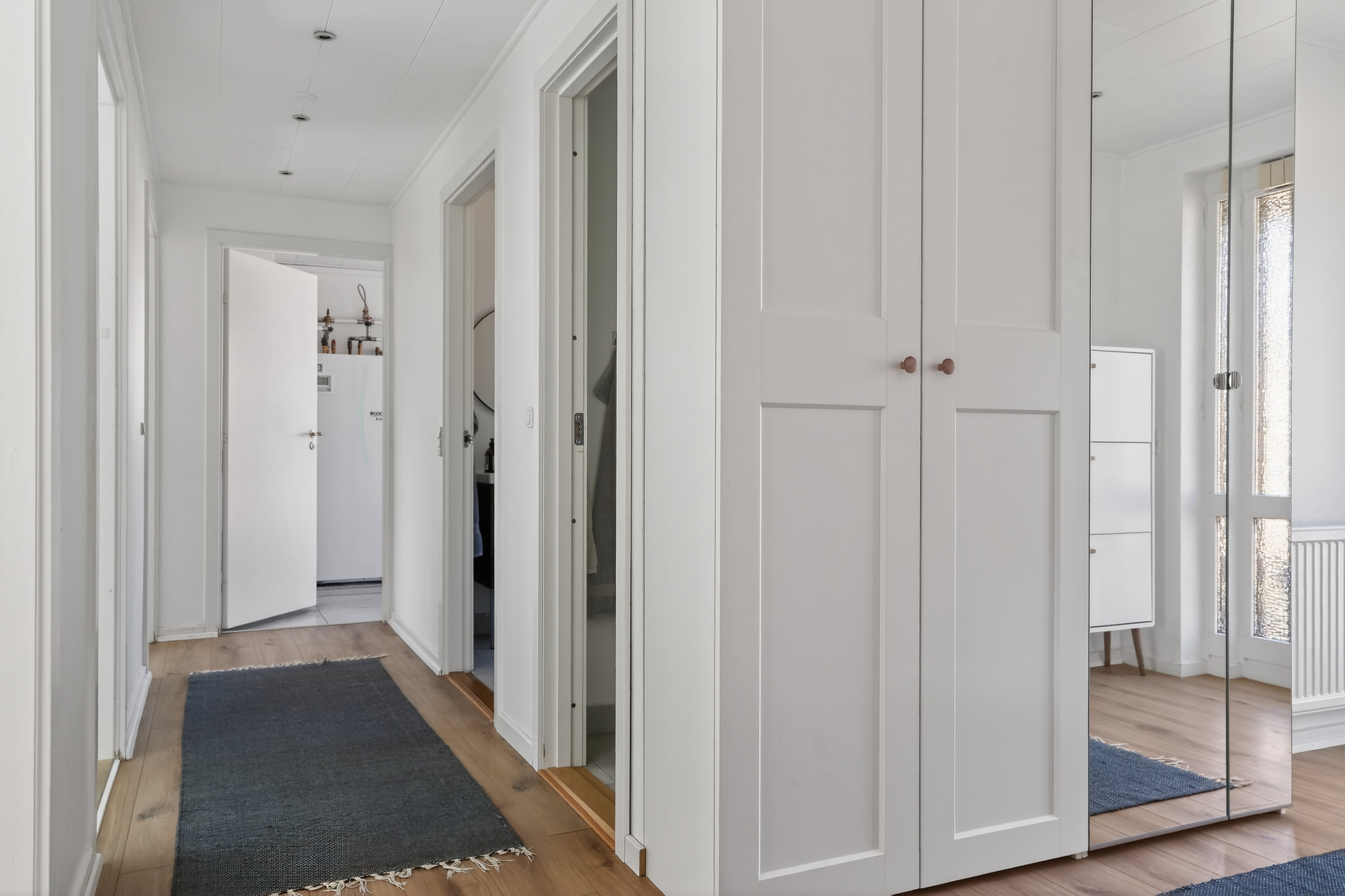 Fremhævet entré billede i fuldskærmstilstand. Billede af Skovvænget 2, 3480 Fredensborg