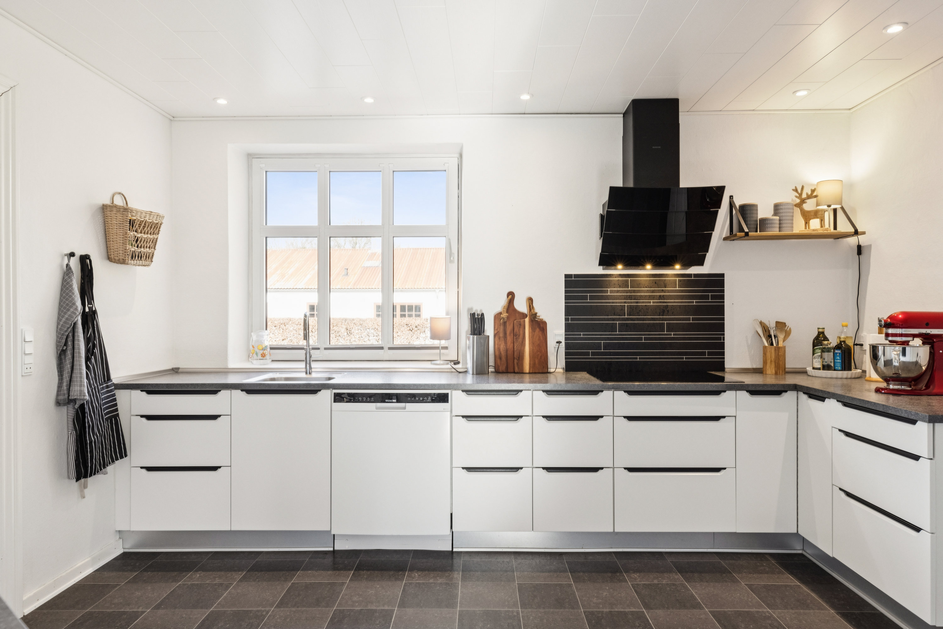 Fremhævet køkken billede i fuldskærmstilstand. Billede af Roagervej 348, Roager, 6760 Ribe