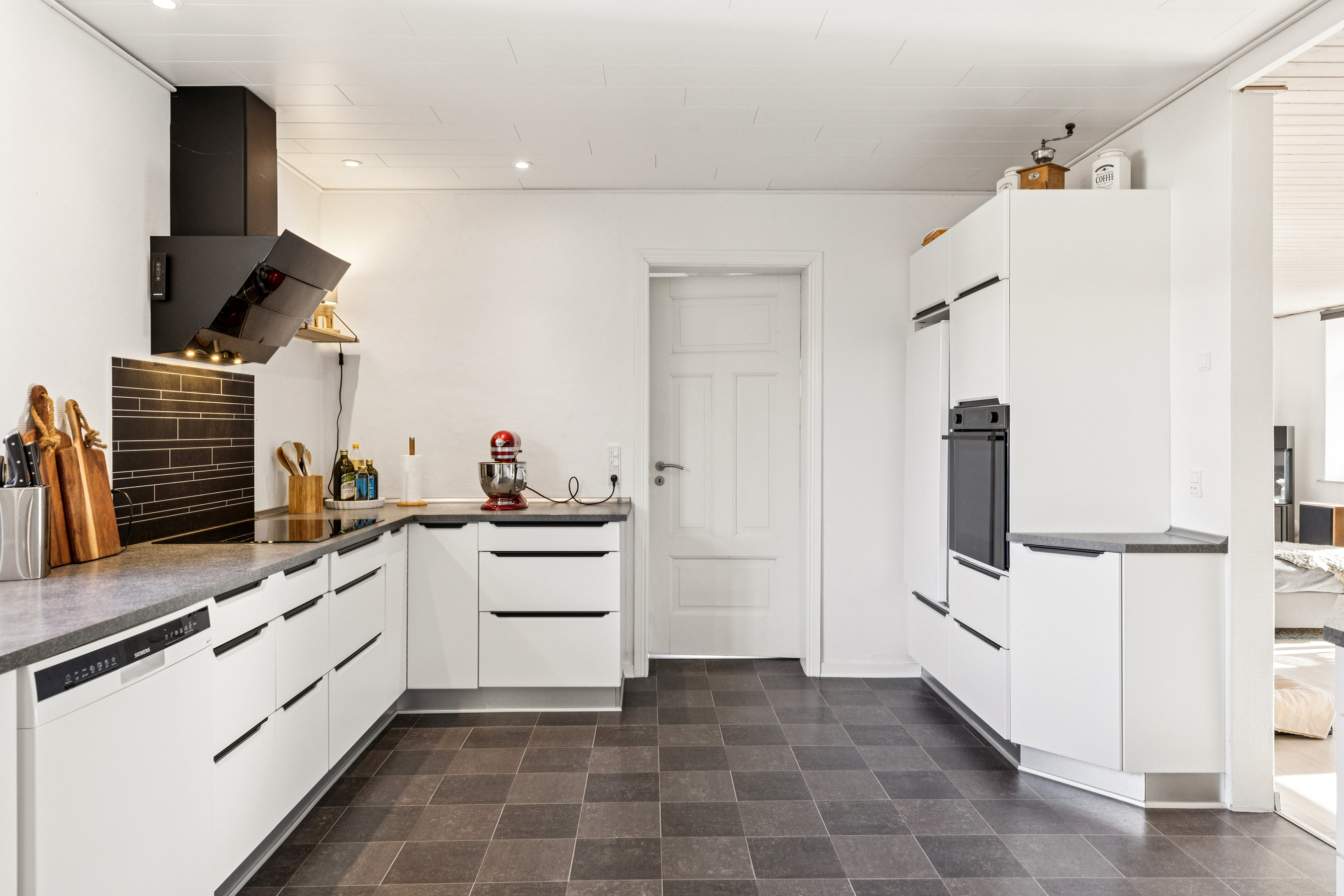 Fremhævet køkken billede i fuldskærmstilstand. Billede af Roagervej 348, Roager, 6760 Ribe