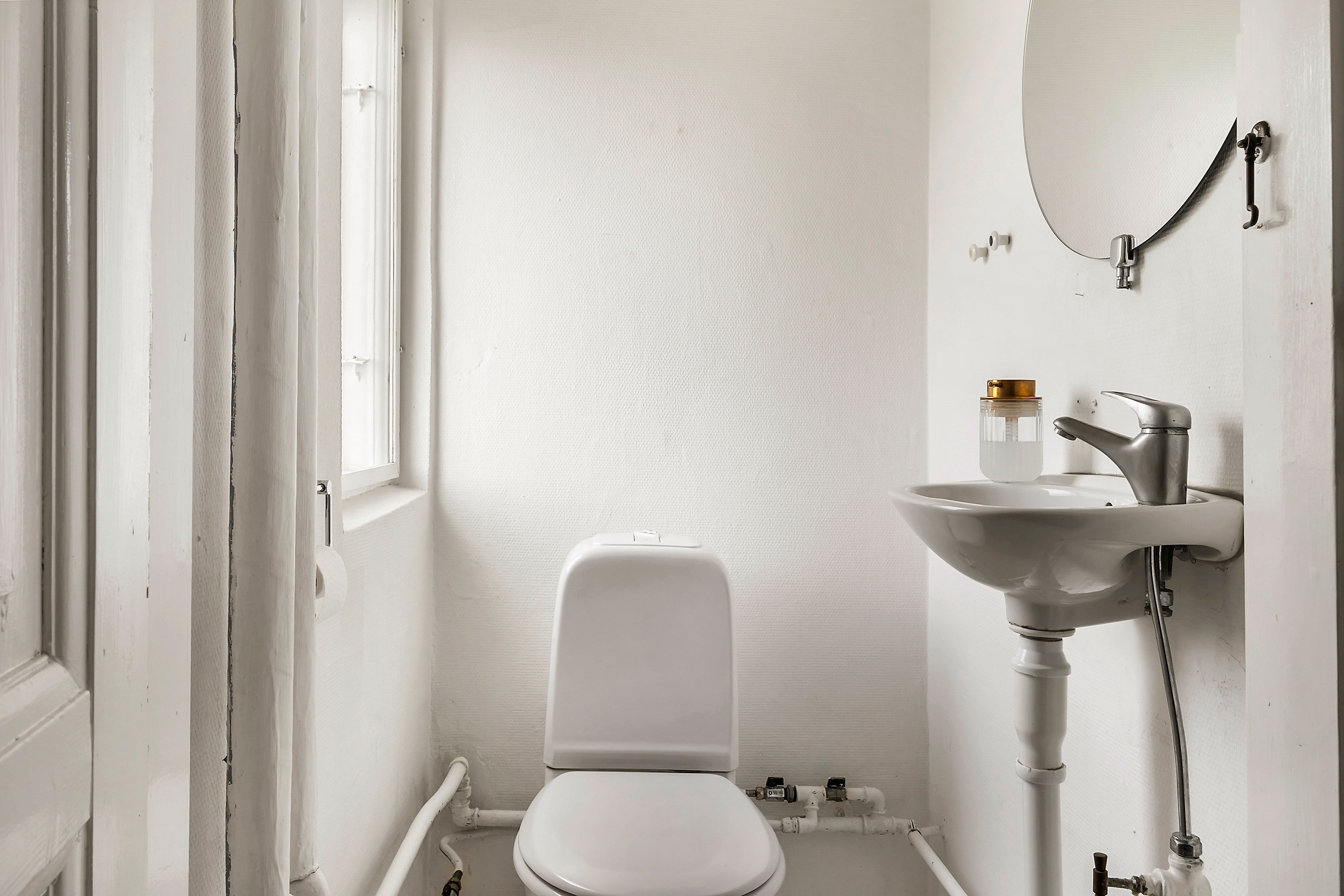 Fremhævet toilet billede i fuldskærmstilstand. Billede af Kongevejen 457, 1., 2840 Holte