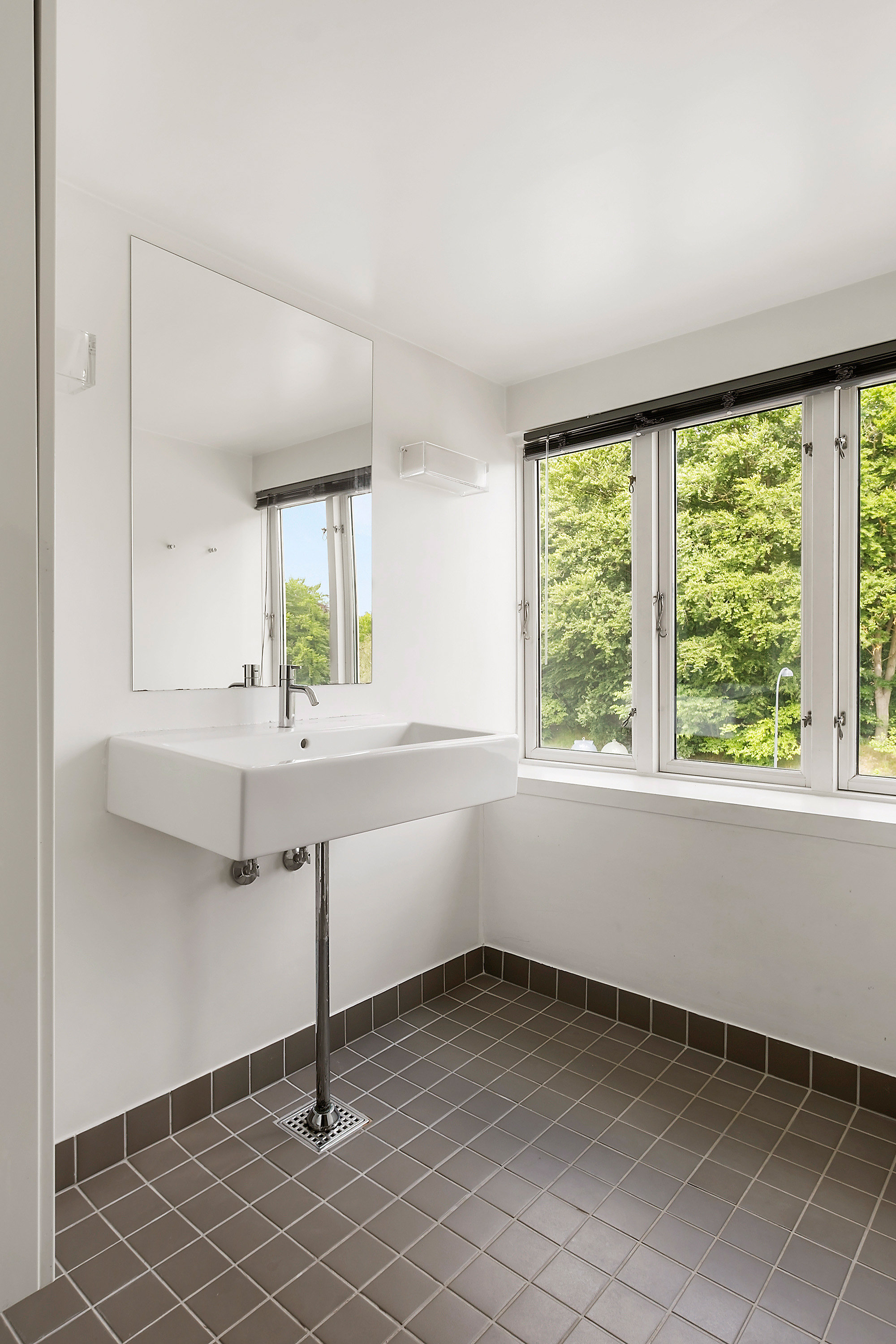 Fremhævet badeværelse billede i fuldskærmstilstand. Billede af Kongevejen 457, 1., 2840 Holte