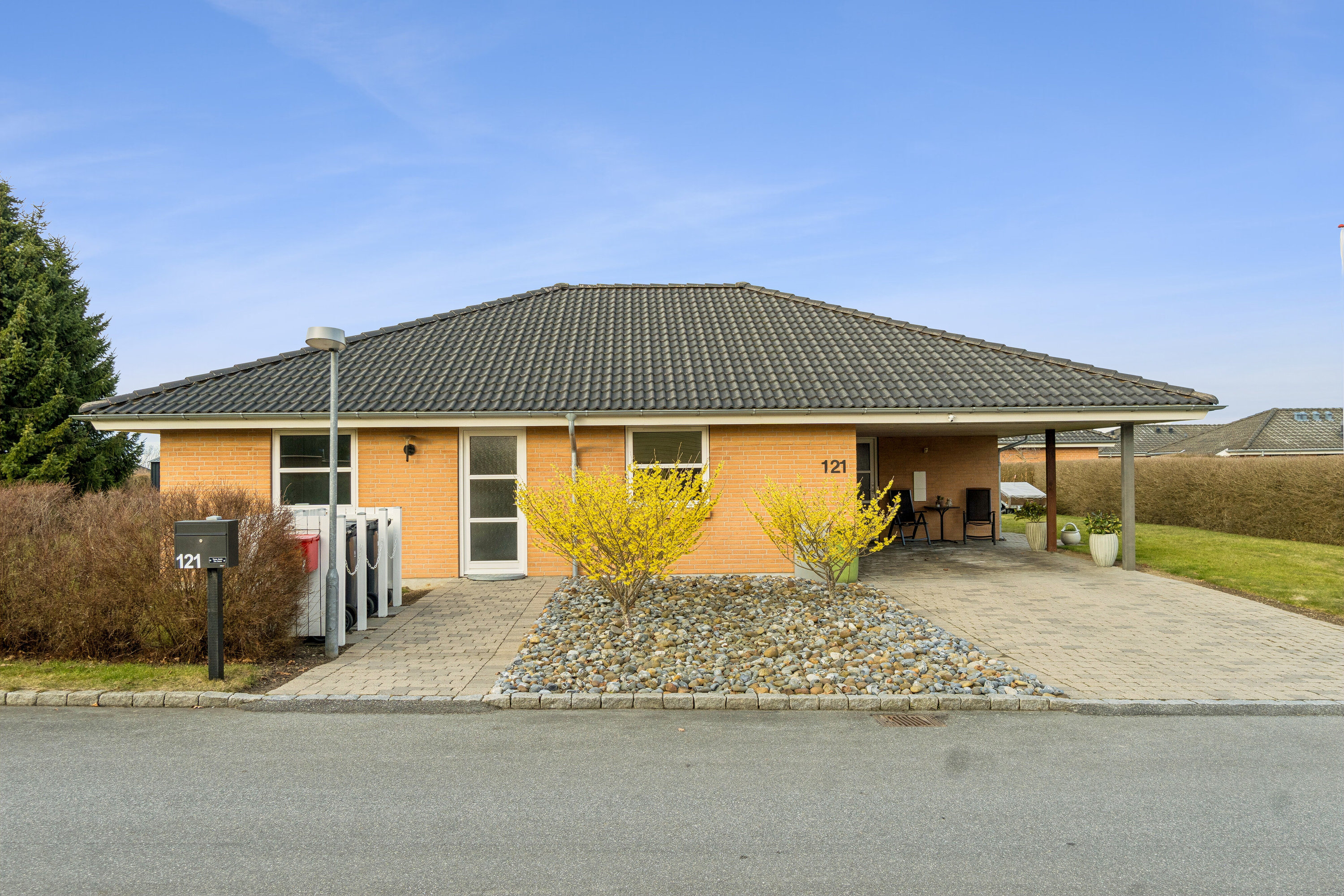 Fremhævet set fra vejen billede i fuldskærmstilstand. Billede af Brinken 121, Mogenstrup, 4700 Næstved