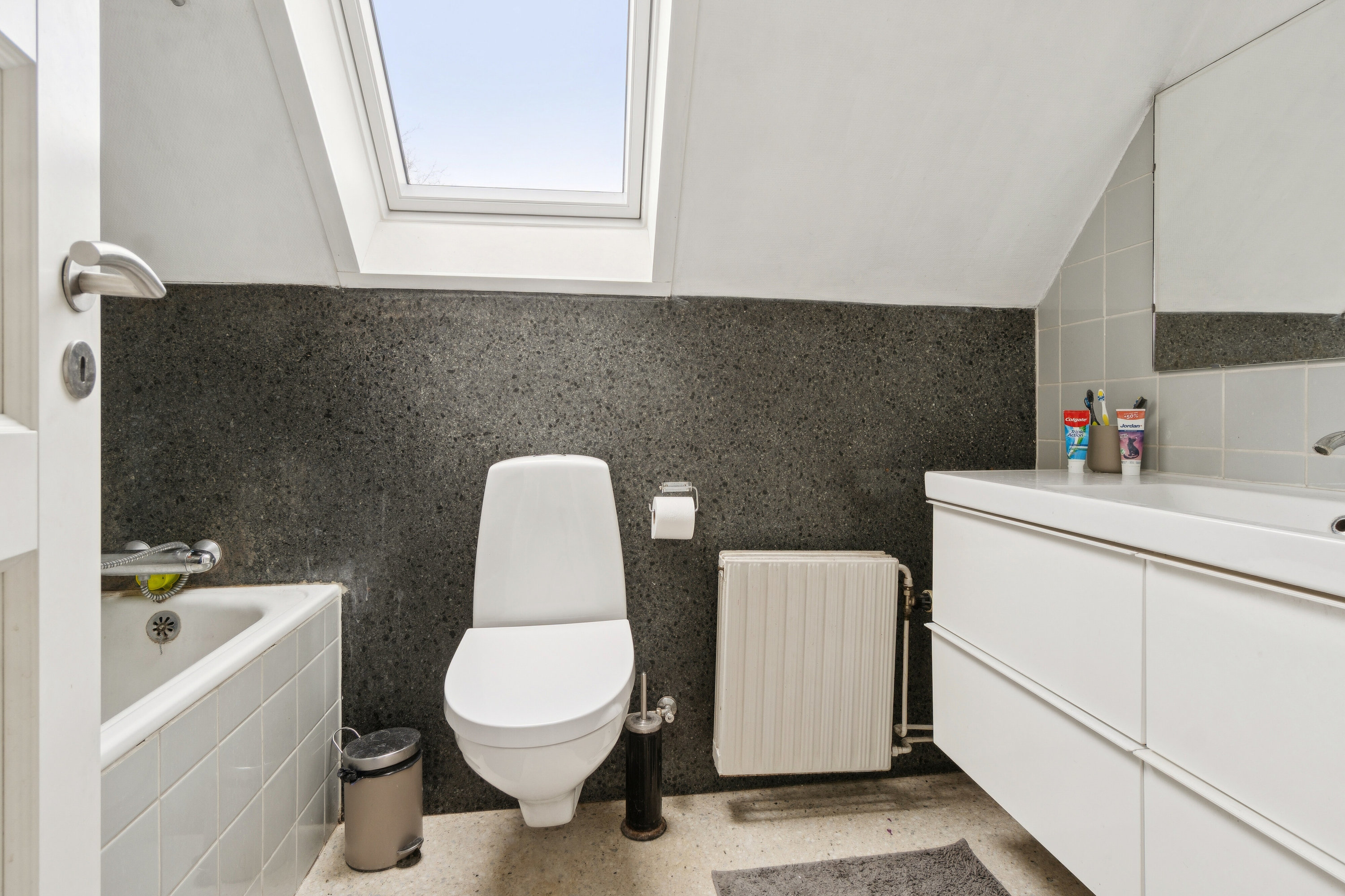 Fremhævet badeværelse billede i fuldskærmstilstand. Billede af Højdevej 9, 4070 Kirke Hyllinge