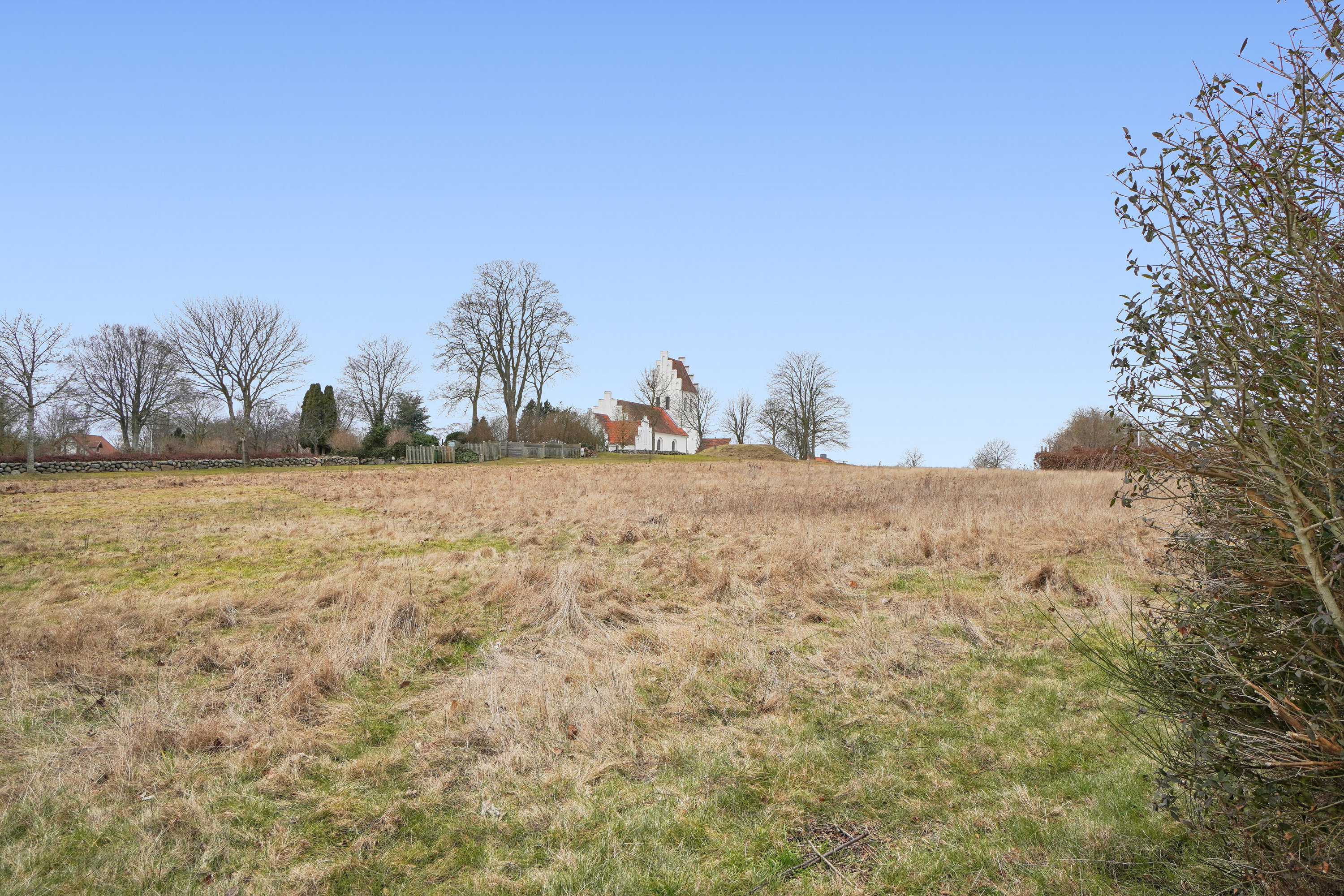 Fremhævet set fra haven billede i fuldskærmstilstand. Billede af Højdevej 9, 4070 Kirke Hyllinge