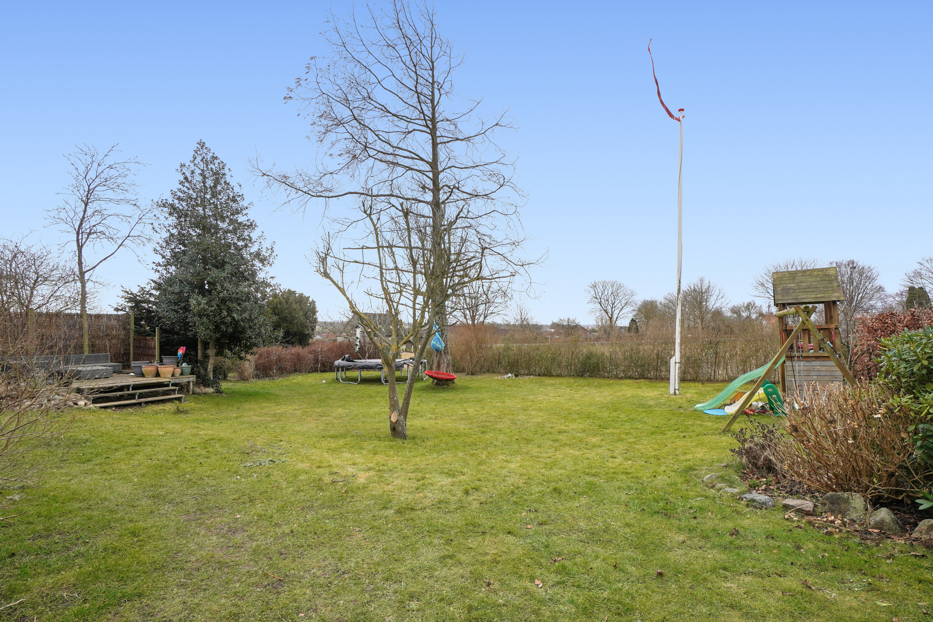 Fremhævet set fra haven billede i fuldskærmstilstand. Billede af Højdevej 9, 4070 Kirke Hyllinge