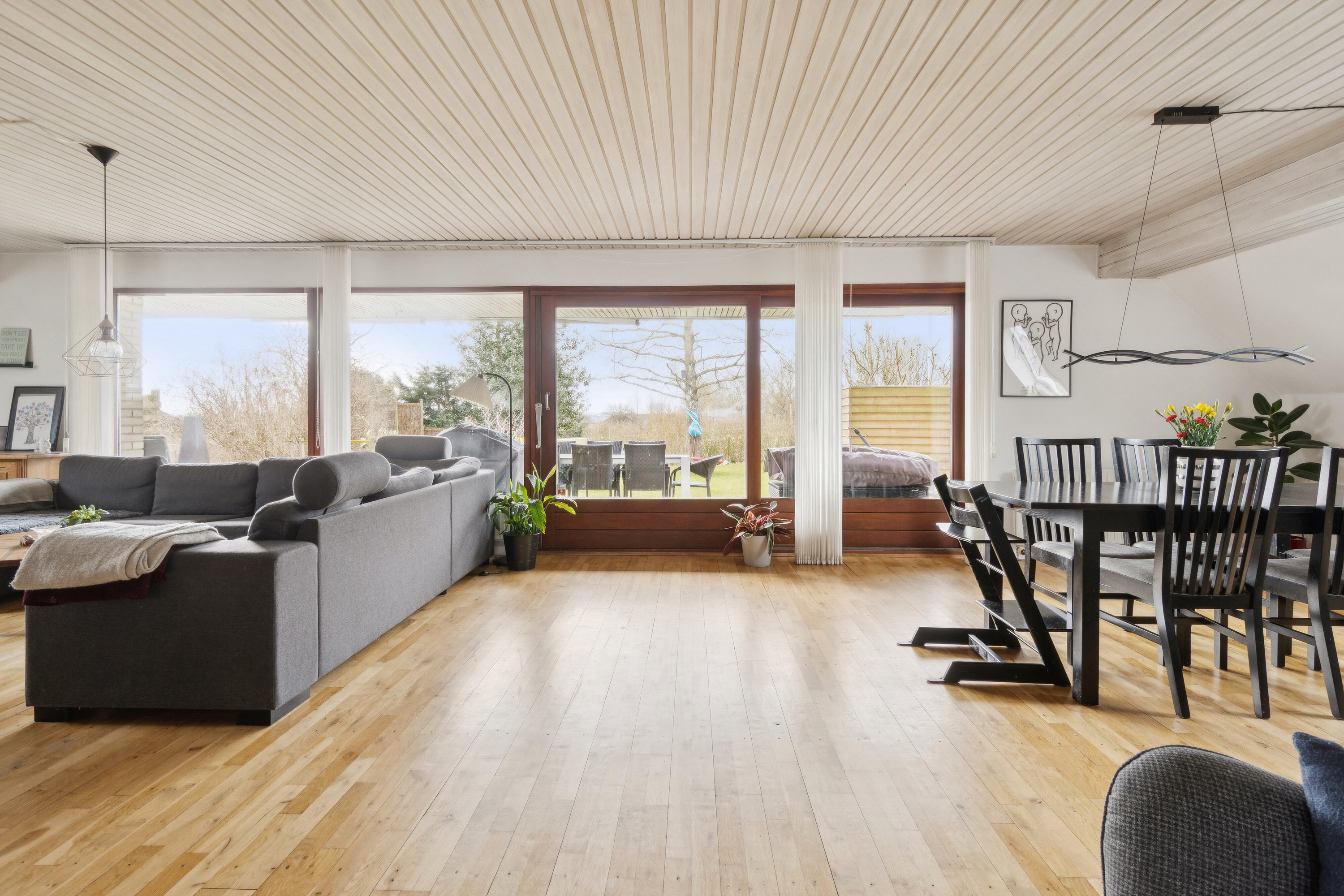 Fremhævet stue billede i fuldskærmstilstand. Billede af Højdevej 9, 4070 Kirke Hyllinge