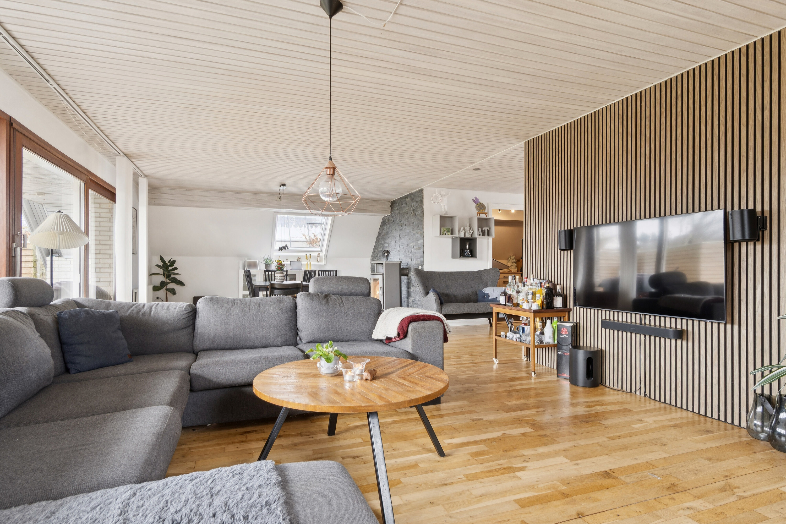 Fremhævet stue billede i fuldskærmstilstand. Billede af Højdevej 9, 4070 Kirke Hyllinge