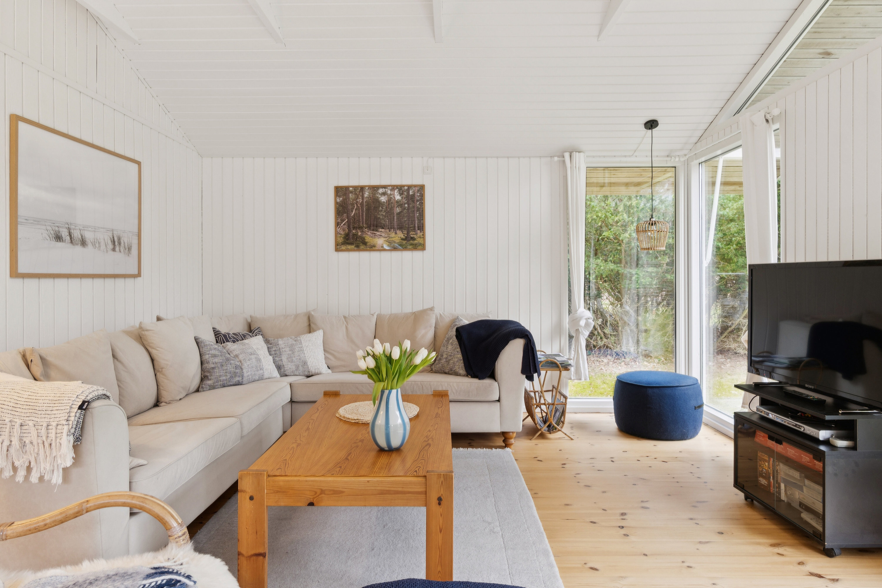 Fremhævet stue billede i fuldskærmstilstand. Billede af Froggårdsvej 19, Ellinge Lyng, 4573 Højby