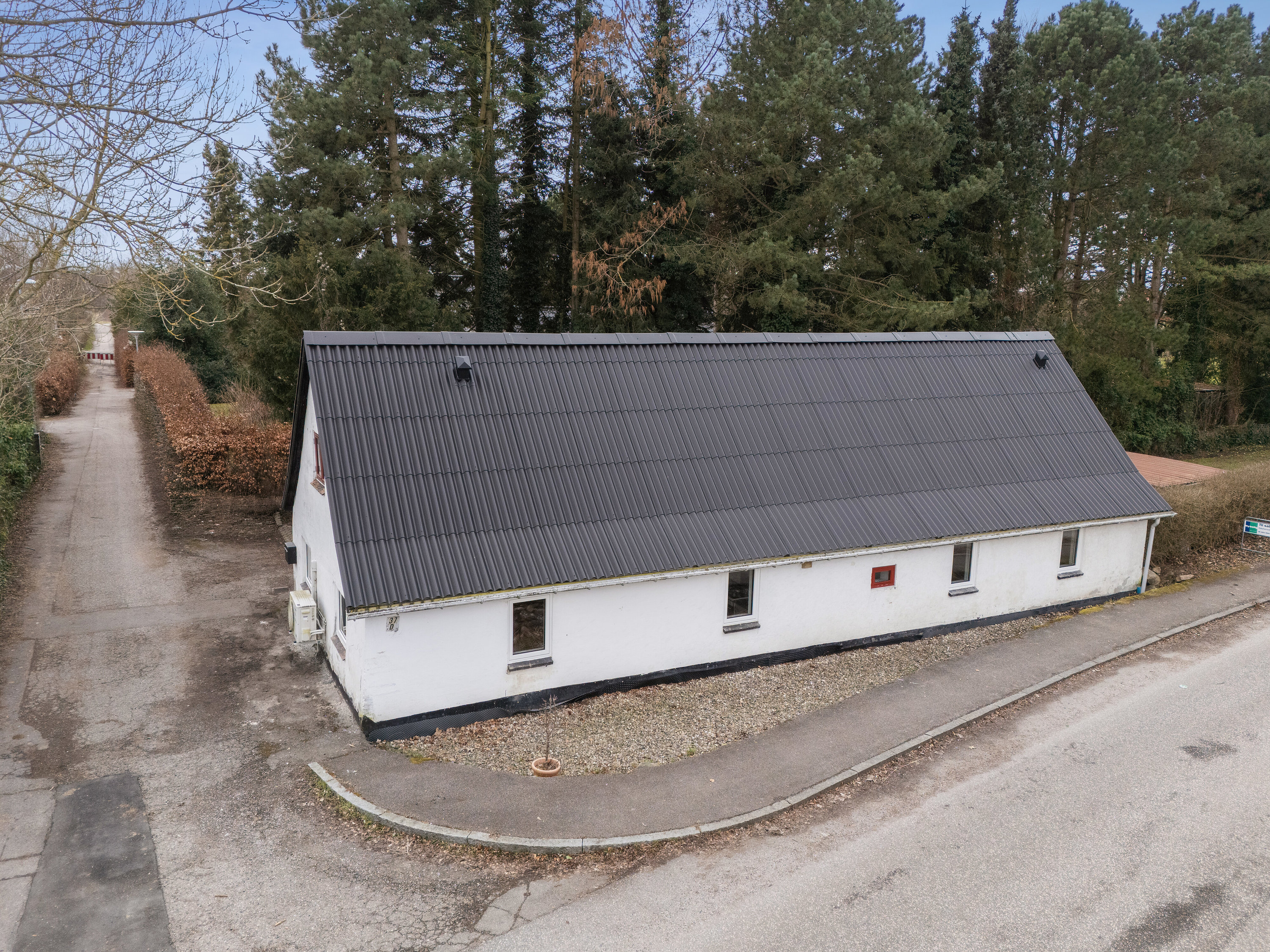 Fremhævet set fra vejen billede i fuldskærmstilstand. Billede af Hovedgaden 37D, 4571 Grevinge