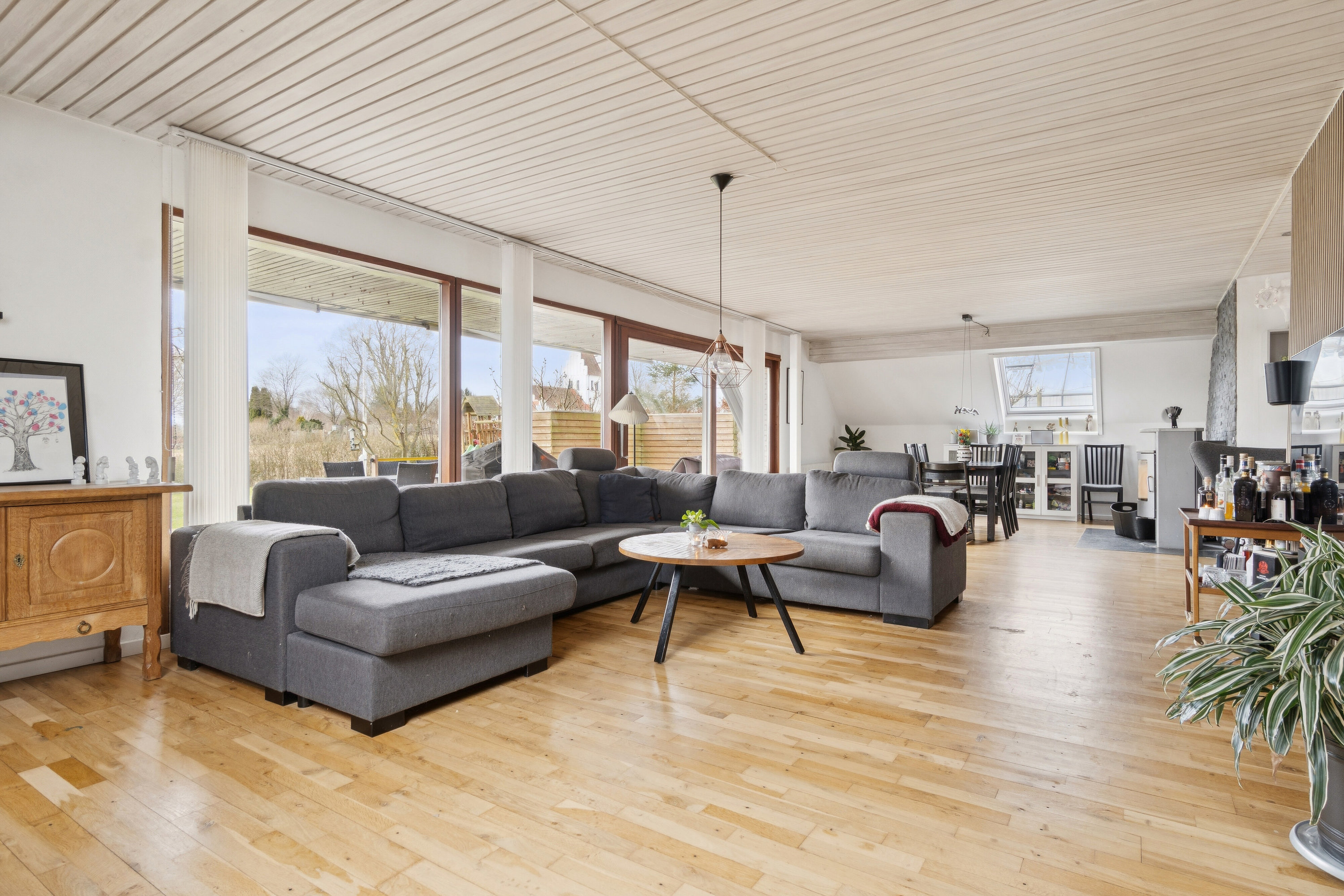 Fremhævet stue billede i fuldskærmstilstand. Billede af Højdevej 9, 4070 Kirke Hyllinge